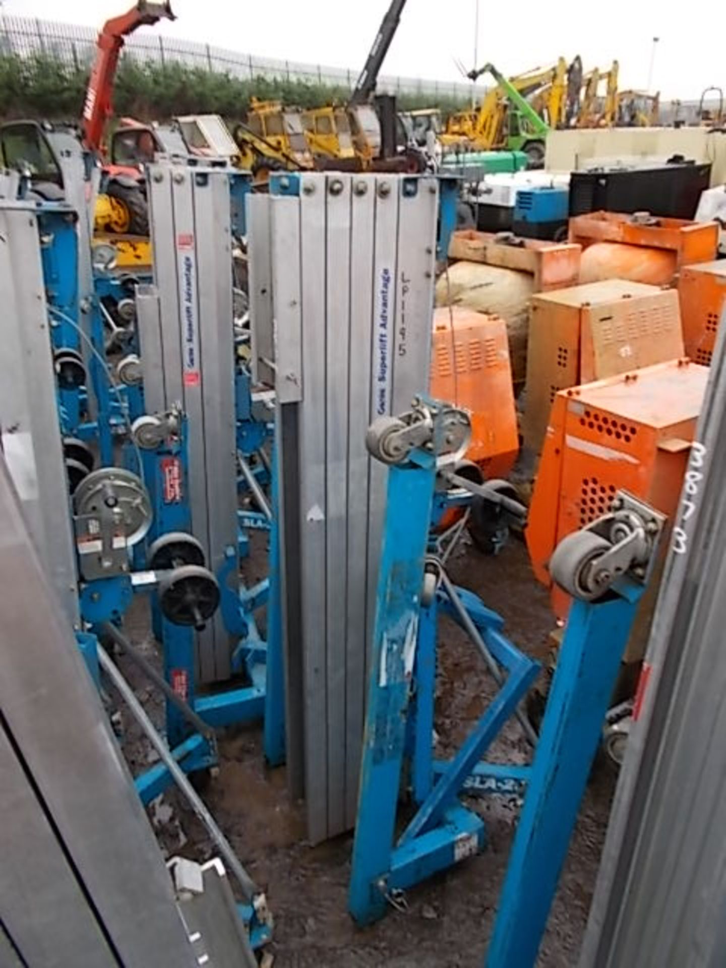 GENIE LIFT SLA25 material hoist c/w forks