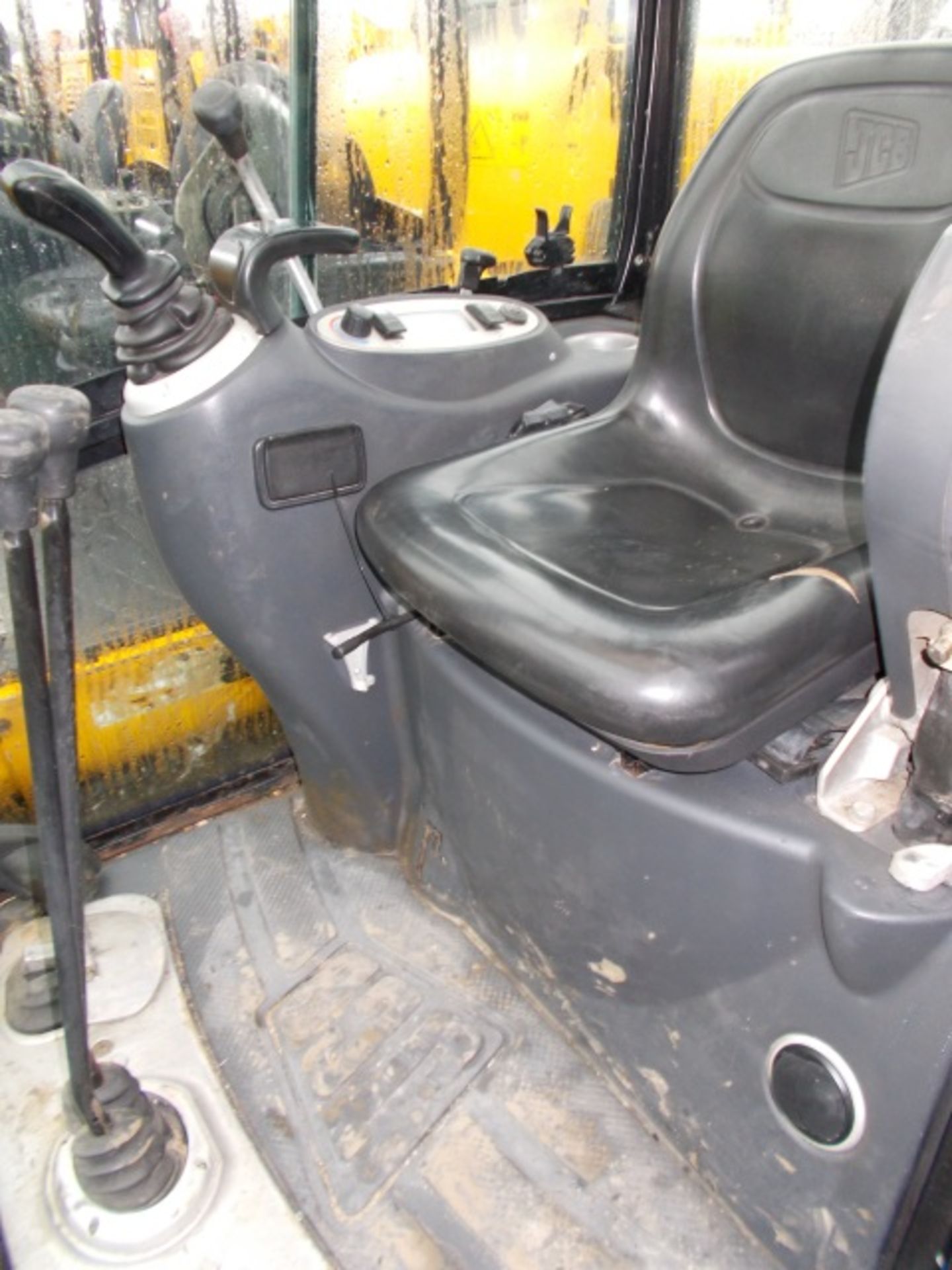 JCB 2007 801.6 rubber tracked mini excavator pipe blade & bucket (1922 rec hrs) RDD - Image 4 of 4