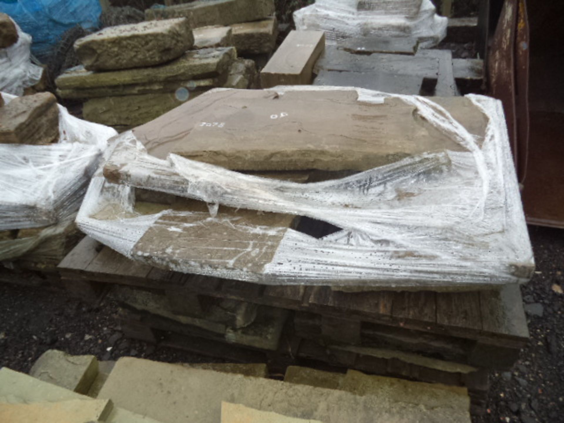 Pallet of flag stone & toppers