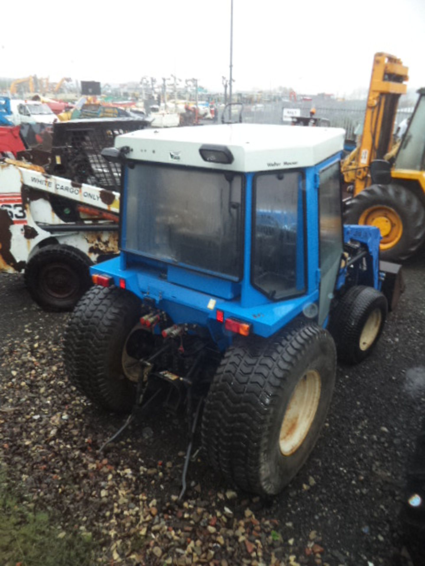 ISEKI TK538 4wd compact tractor c/w full cab & front loader & bucket, 3220 recorded hrs (R&D) - Image 3 of 3