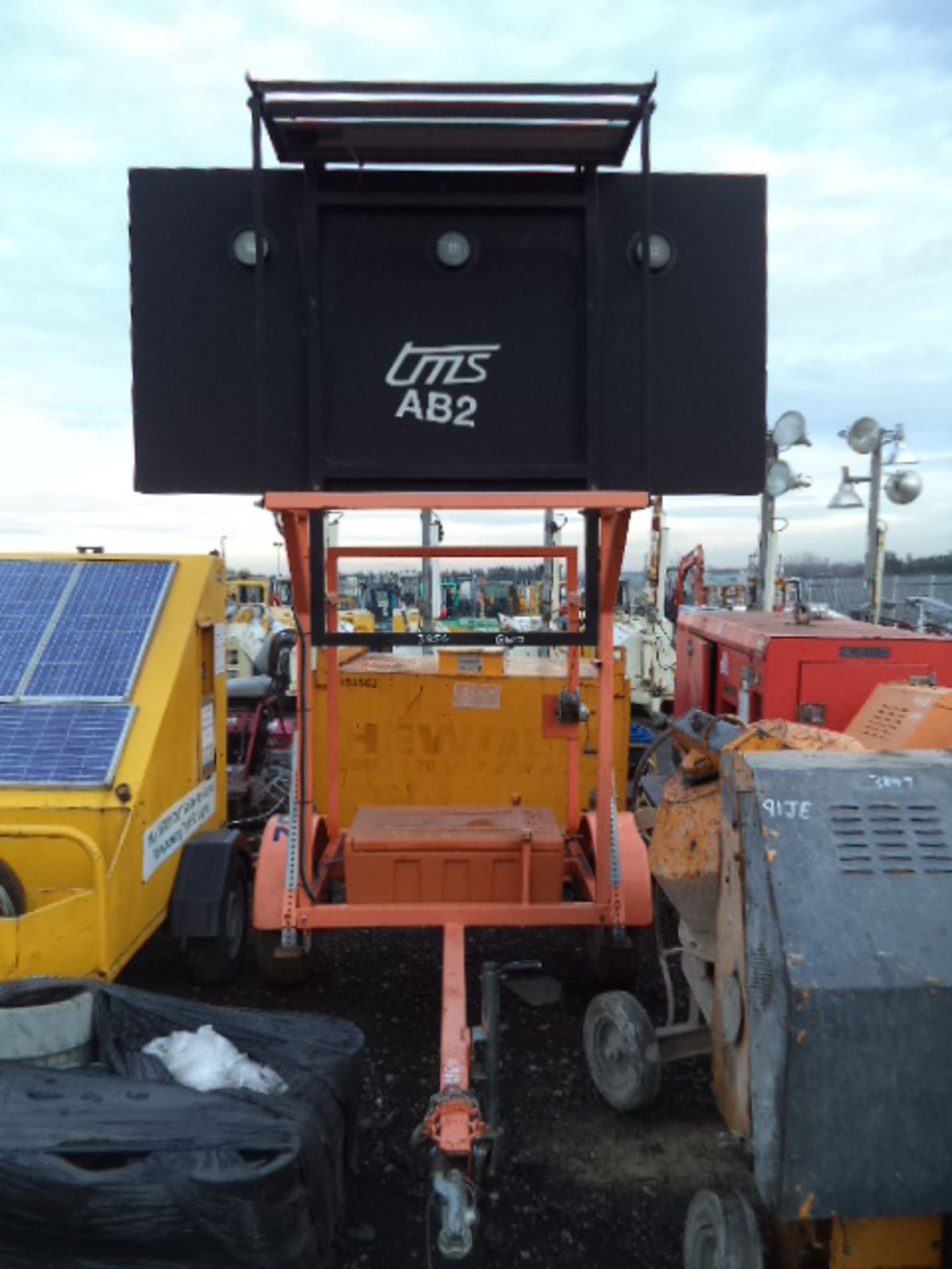 Solar traffic light trailer