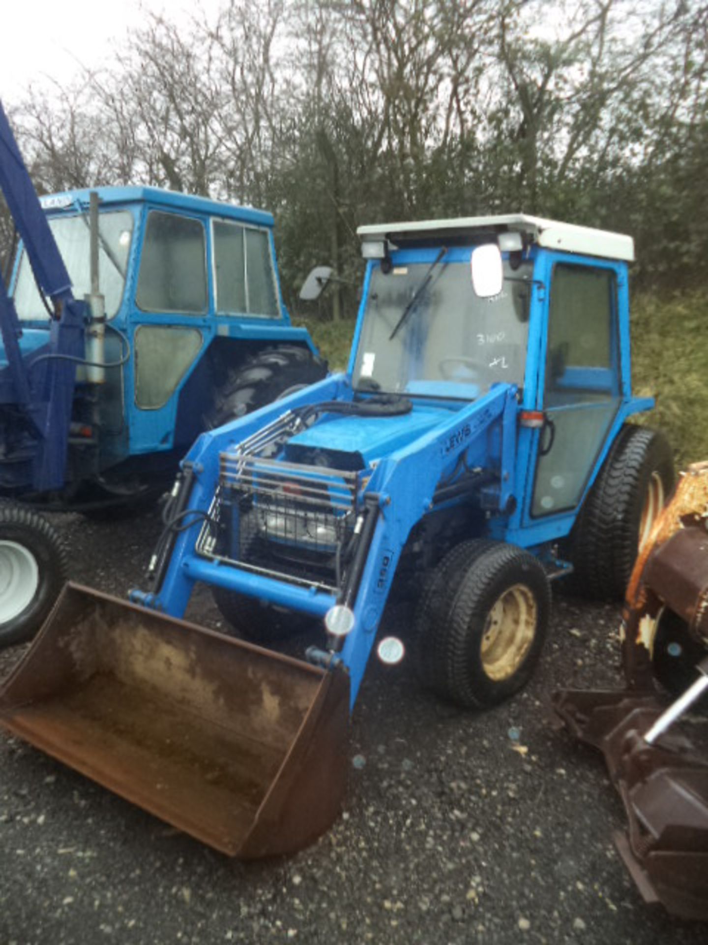 ISEKI TK538 4wd compact tractor c/w full cab & front loader & bucket, 3220 recorded hrs (R&D)