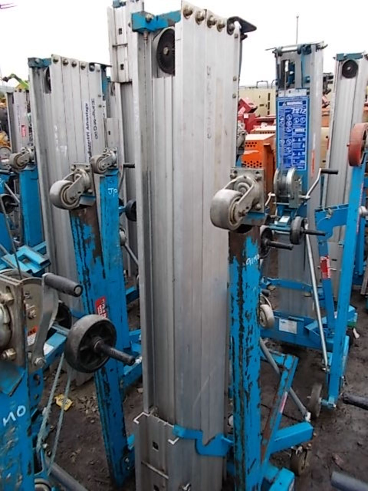 GENIE LIFT SLA25 material hoist c/w forks