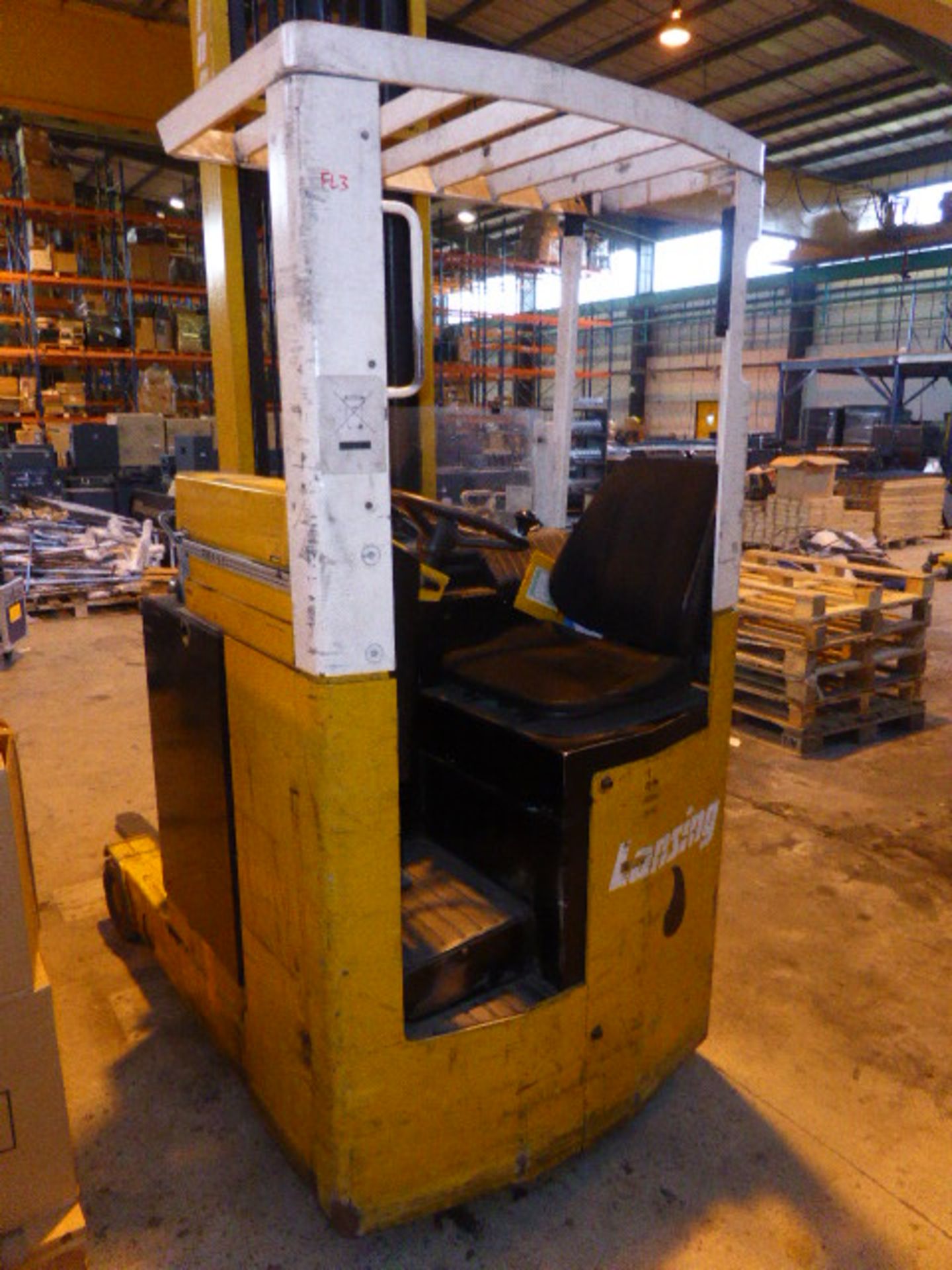 Lansing Bagnall FRER 9.1 electric reach truck with charger Model: FRER9.11.6PFL Serial No: 8436297 - Image 2 of 7