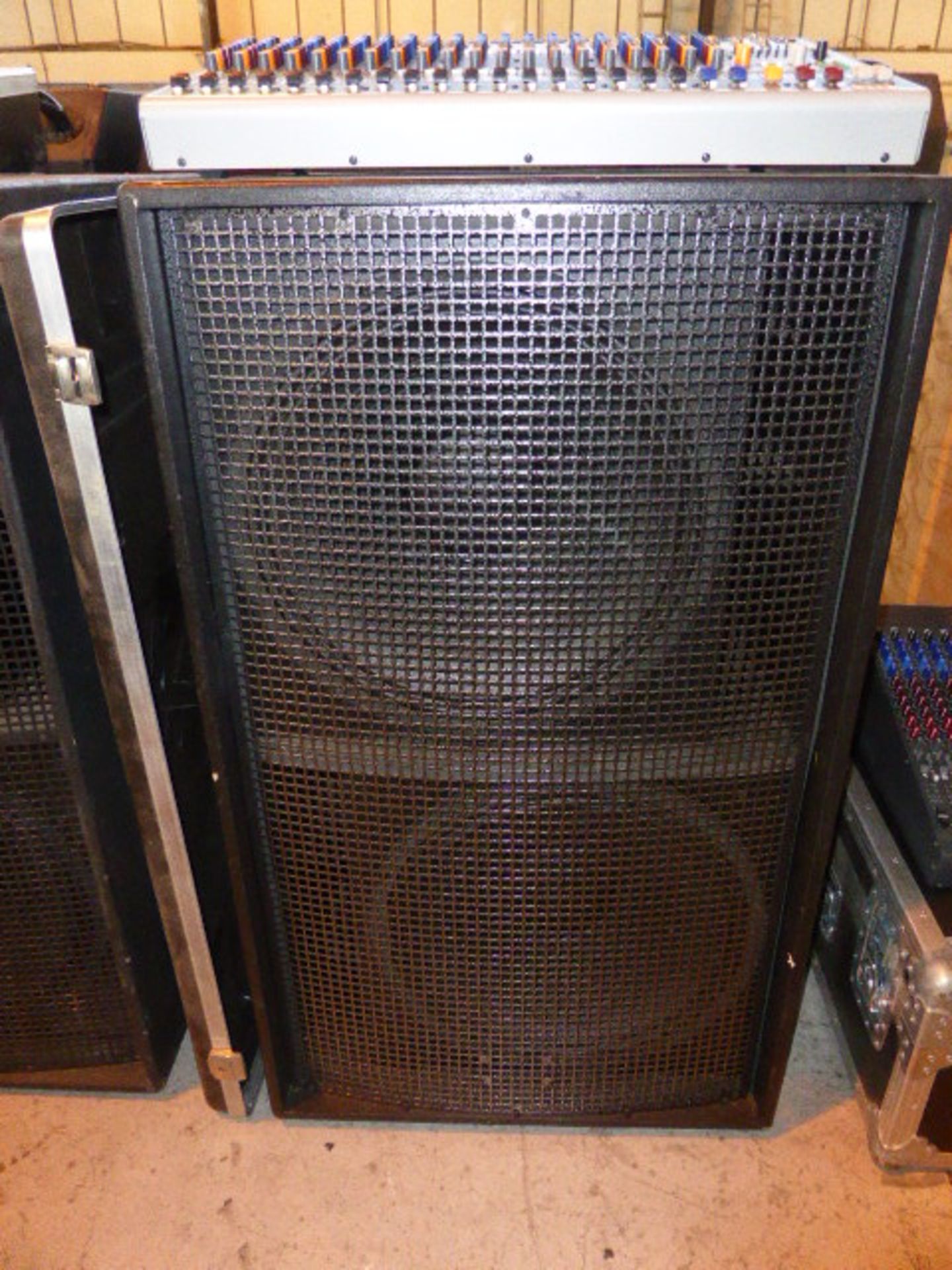 Peavey Versarray 2x18 Sub Speaker Enclosure - Image 2 of 2