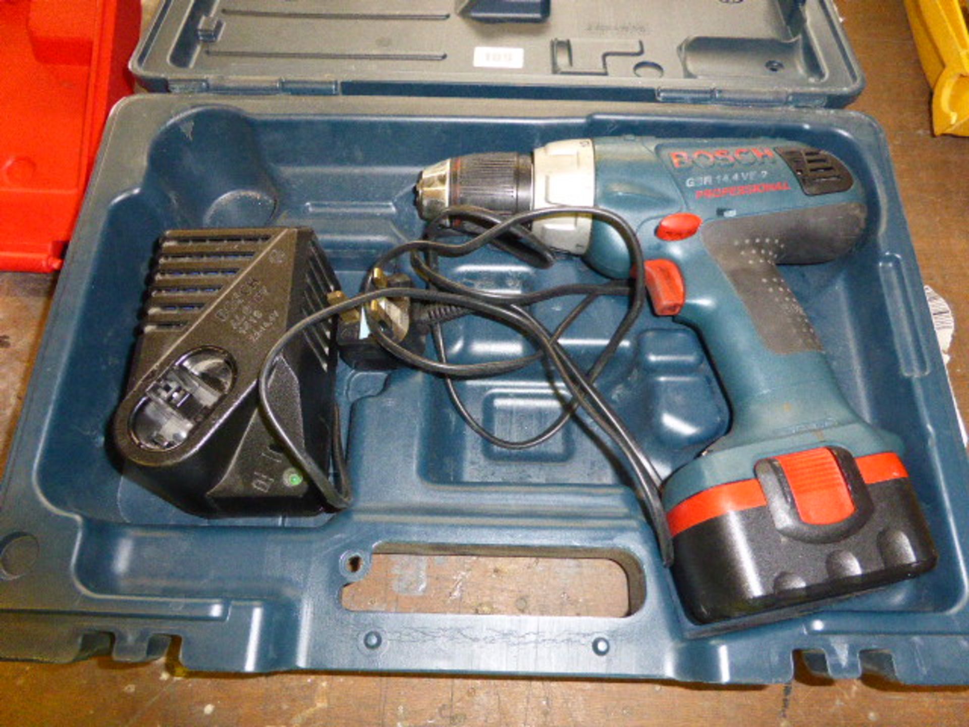 Bosch GSR14.4  cordless drill with battery and charger in case - Image 2 of 2