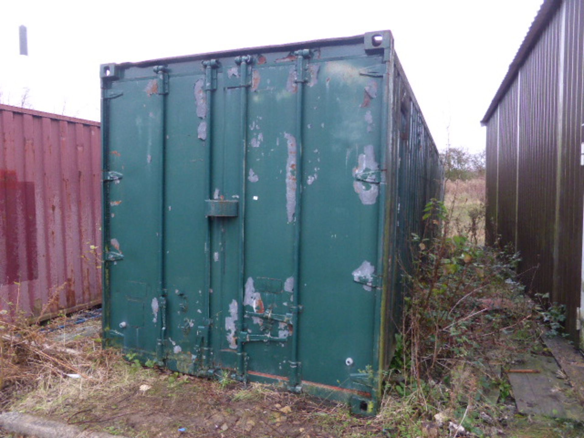 40ft corrugated steel shipping container with twin opening doors in green finish - Image 2 of 2