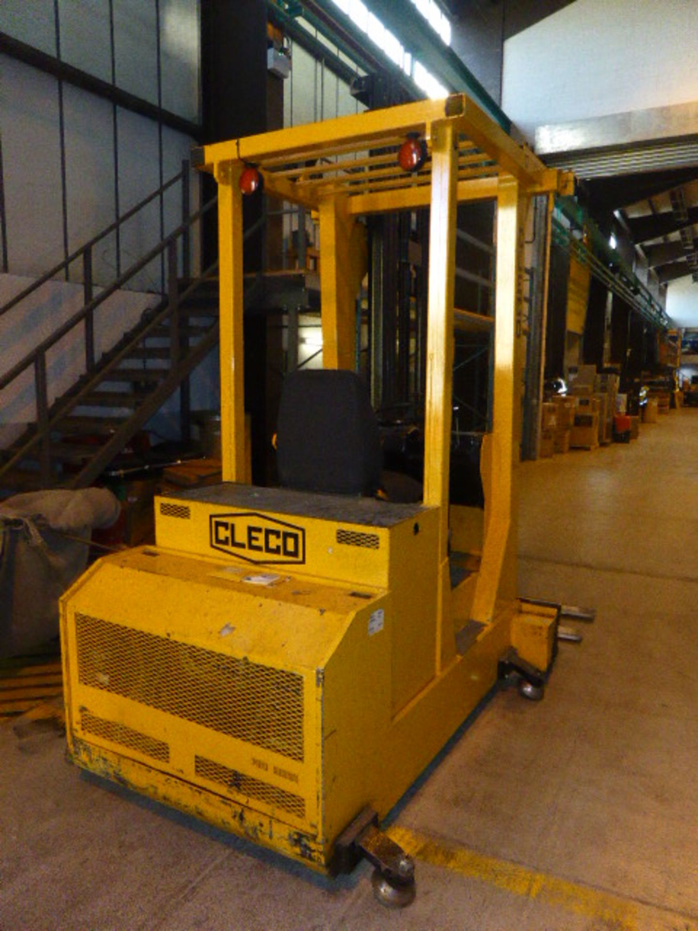 Cleco Mini Bison man down narrow aisle electric reach truck with charger Serial No: B4180 Year: - Image 2 of 2