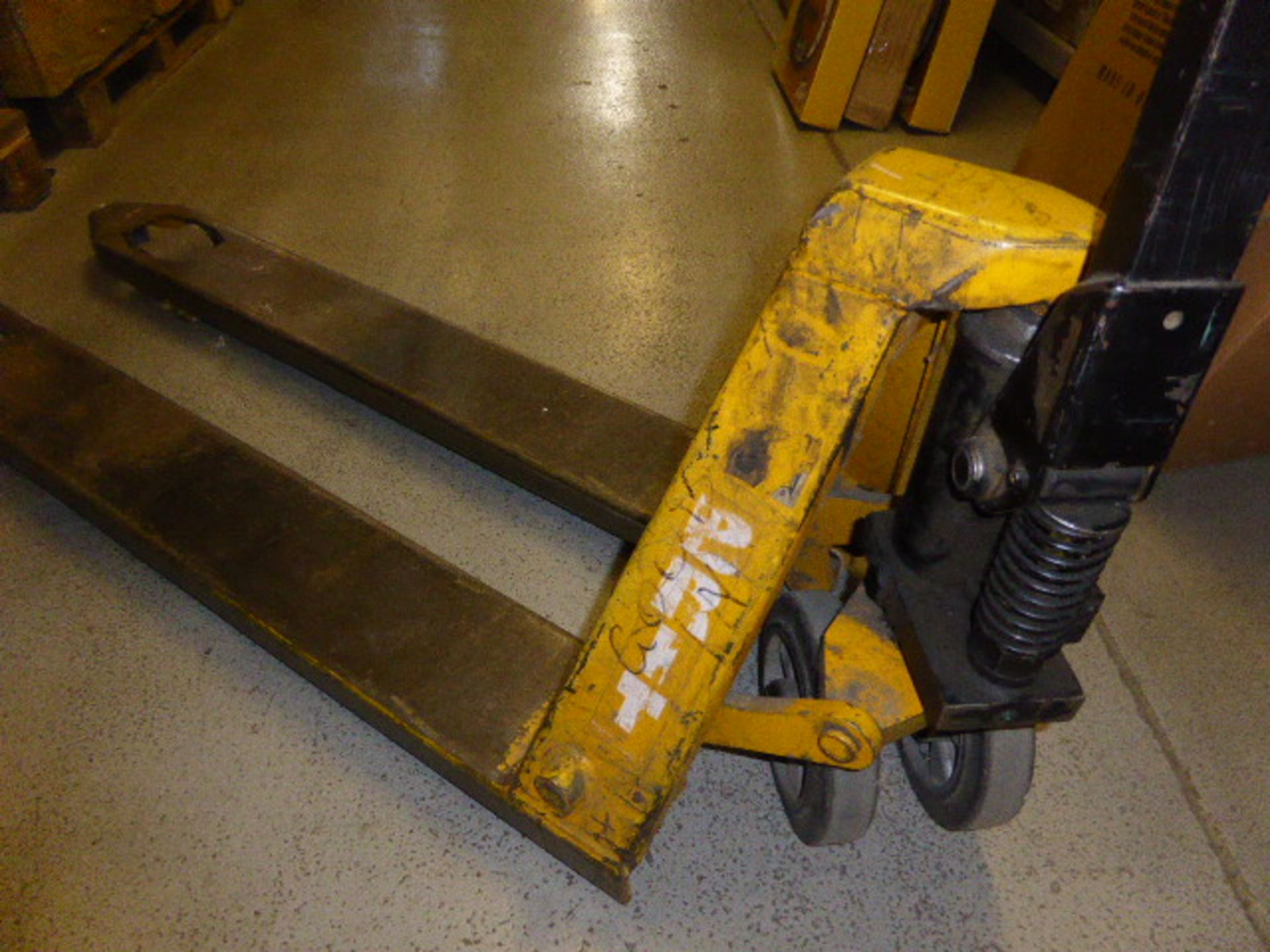 Brit yellow hydraulic pallet truck - Image 2 of 2