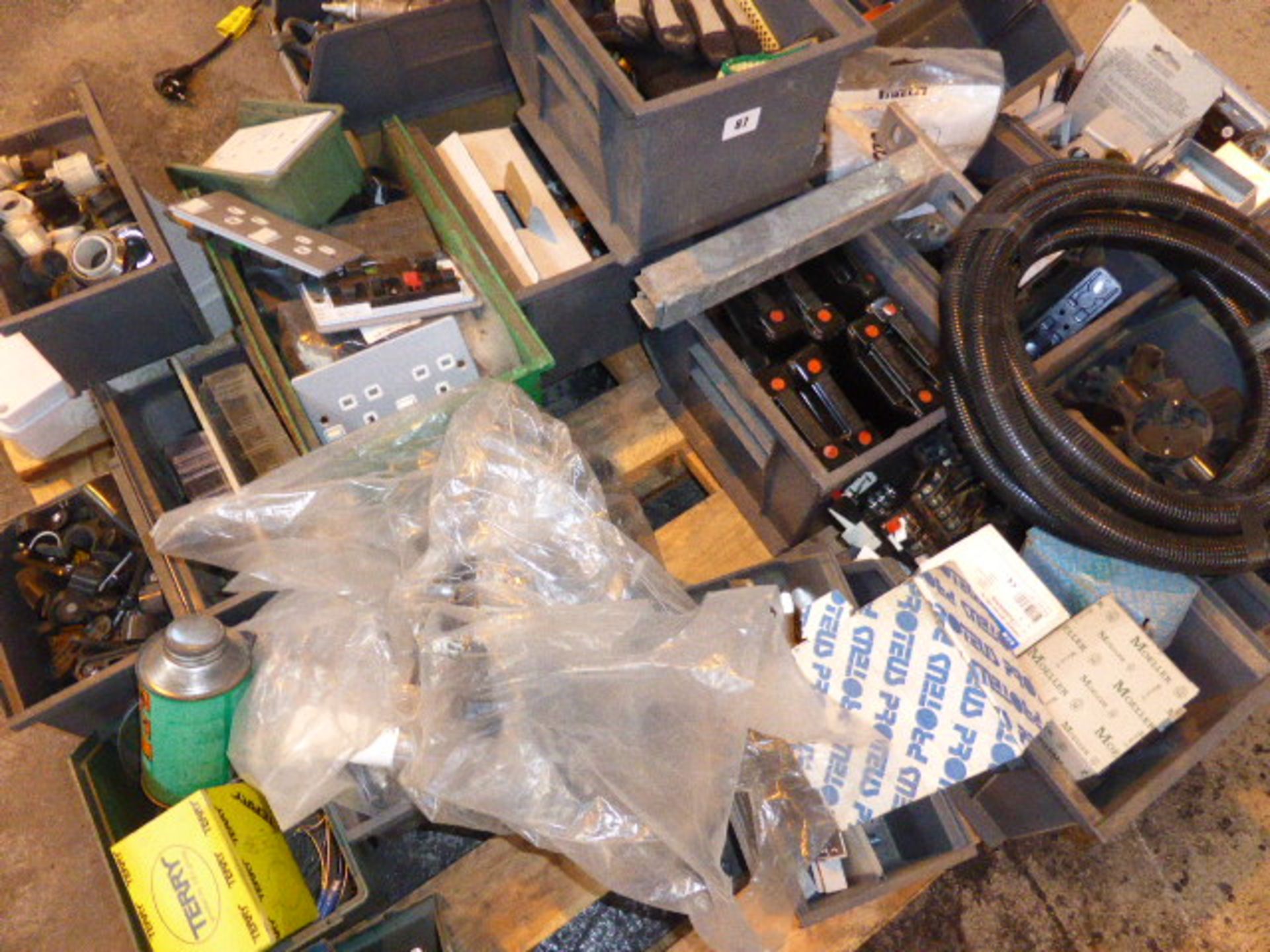 Pallet of miscellaneous conduit and electrical fittings - Image 2 of 2