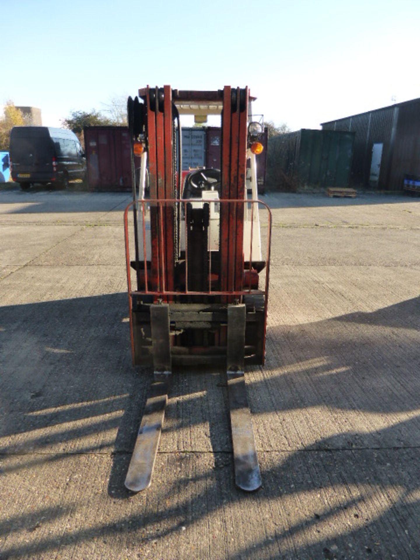 Nissan 25 calor gas counter balance fork lift truck with triple mast and side shift  Model: - Image 5 of 10