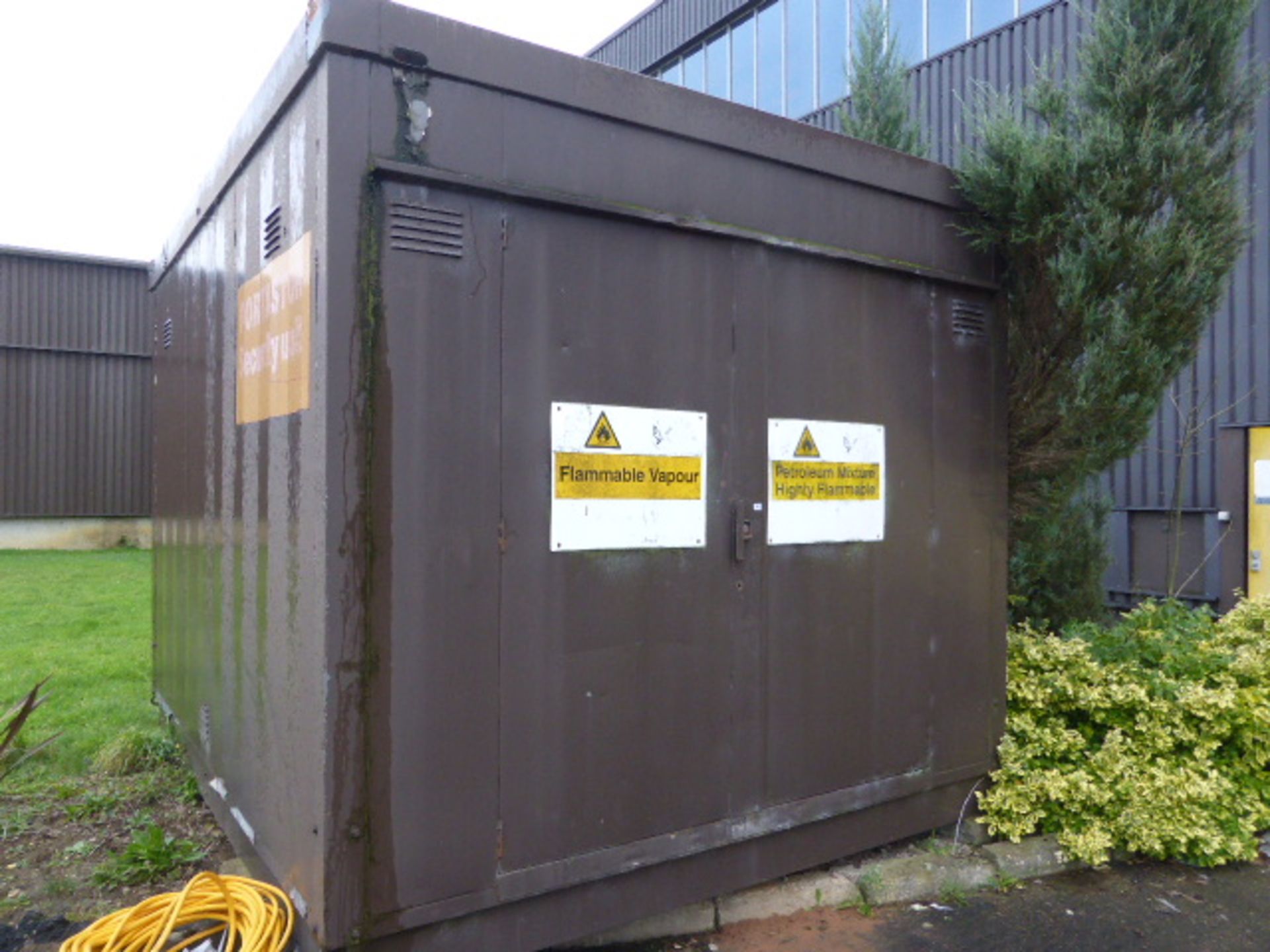 Portastor brown steel clad portable security building used as flammable store, with lifting eyes - Image 2 of 2