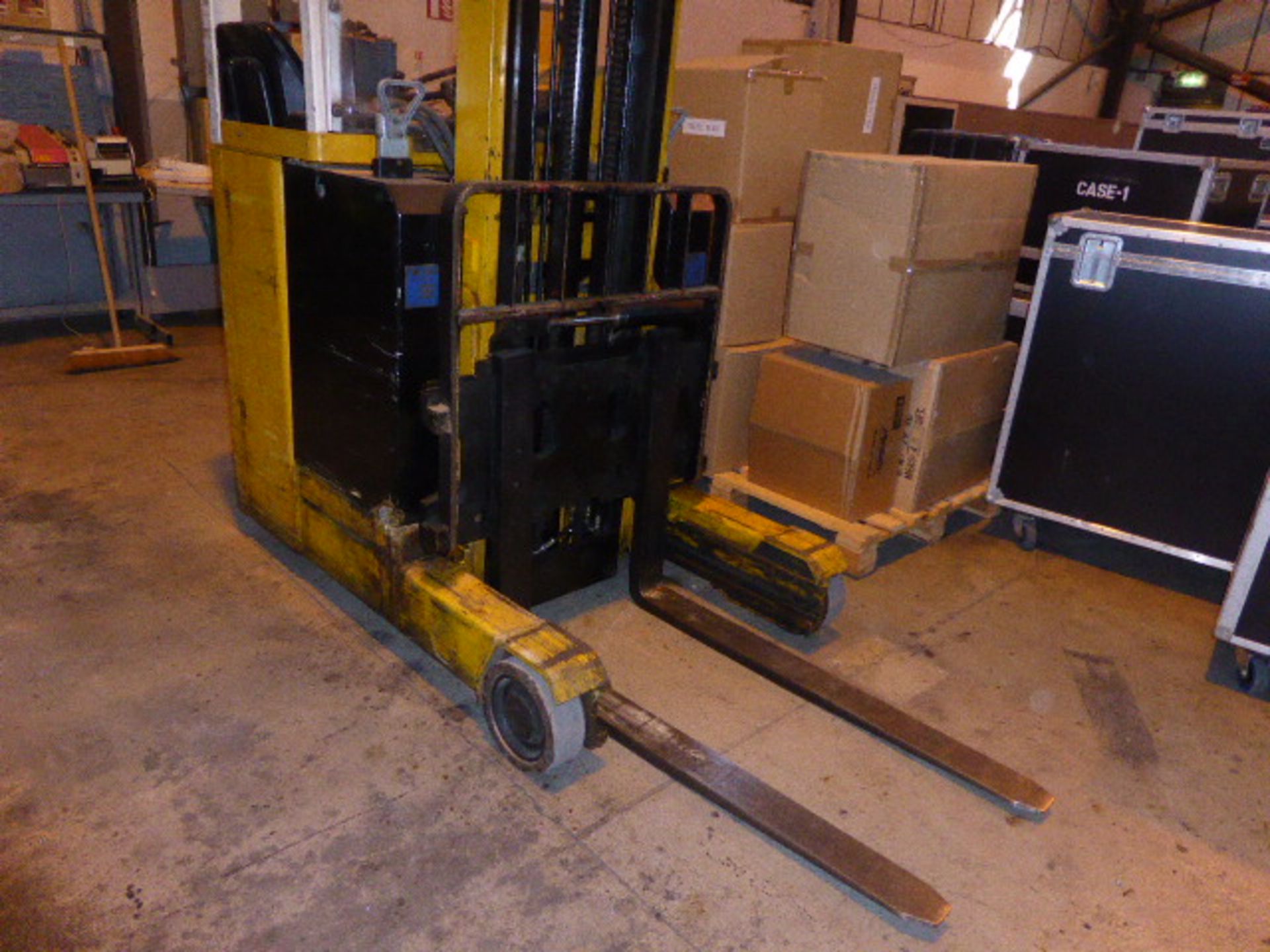 Lansing Bagnall FRER 9.1 electric reach truck with charger Model: FRER9.11.6PFL Serial No: 8436297 - Image 5 of 7