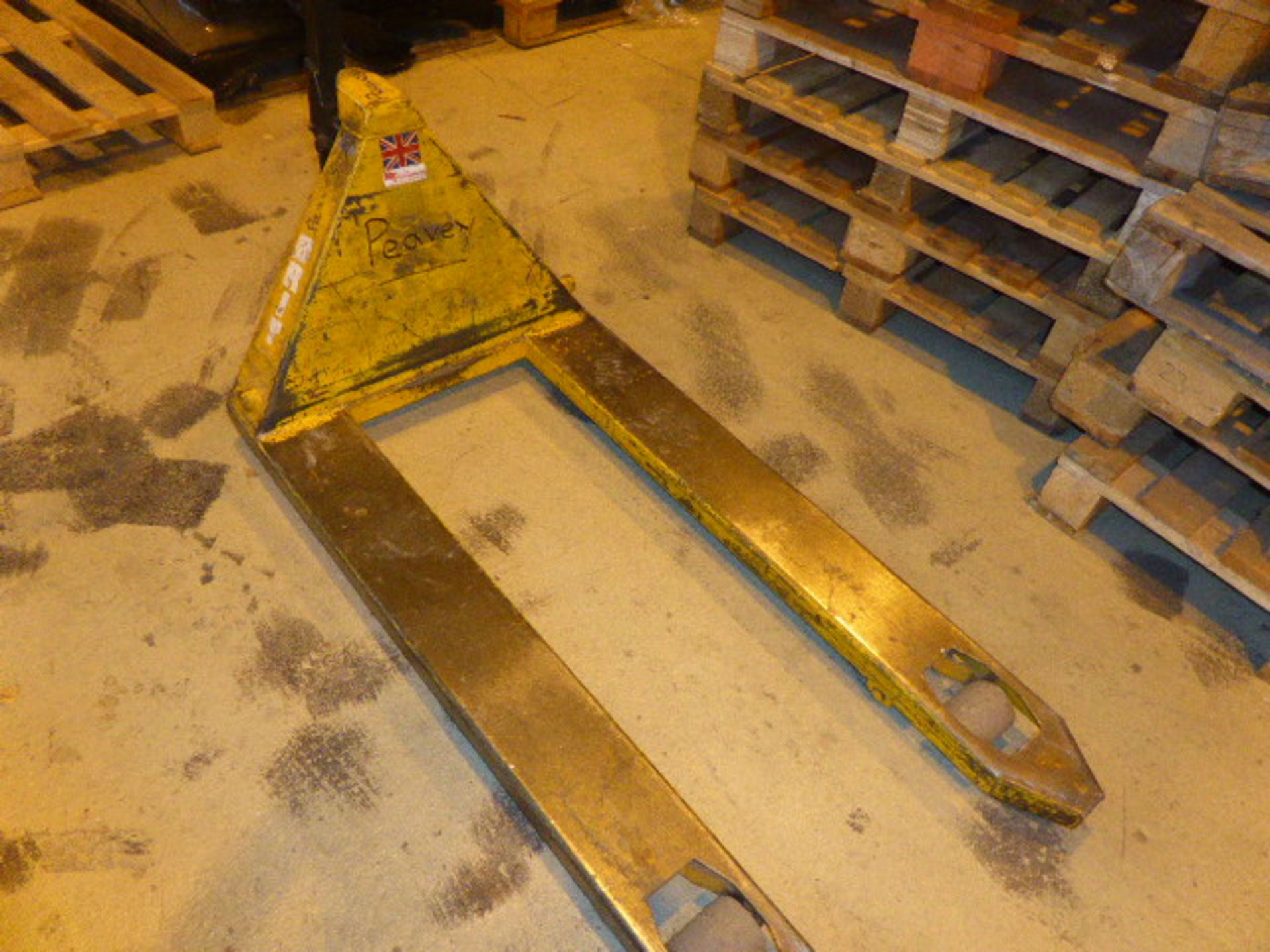 Brit yellow hydraulic pallet truck - Image 2 of 3
