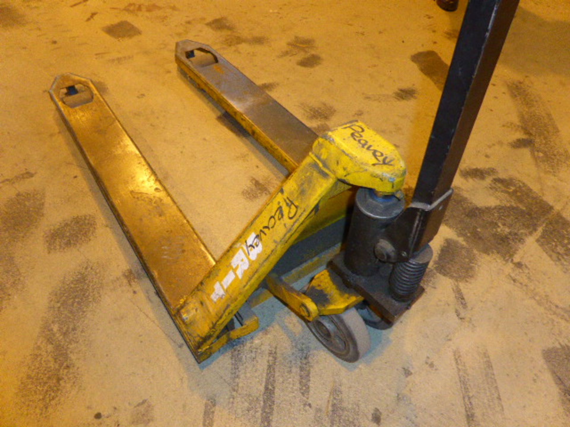 Brit yellow hydraulic pallet truck - Image 3 of 3