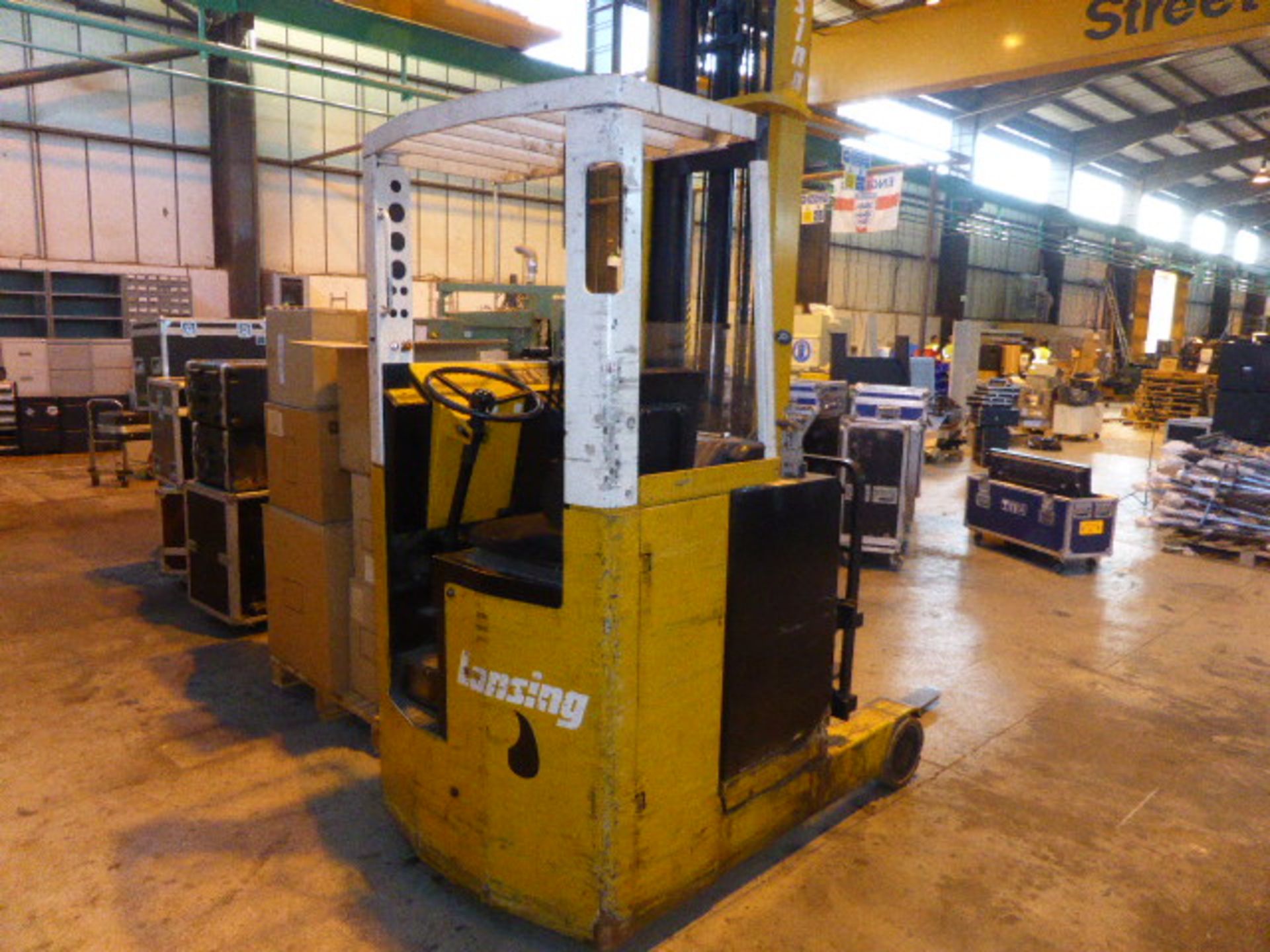 Lansing Bagnall FRER 9.1 electric reach truck with charger Model: FRER9.11.6PFL Serial No: 8436297