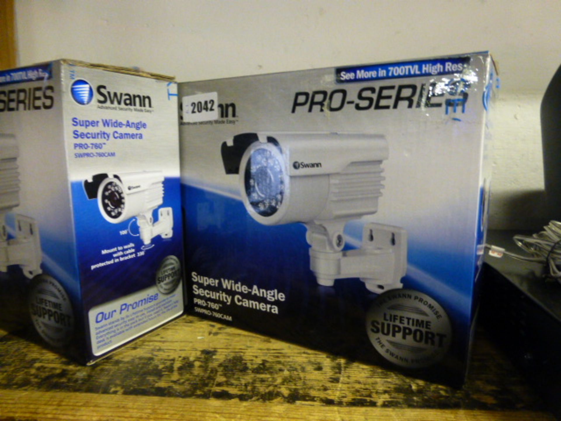 Swann wide angle security camera in box (af)