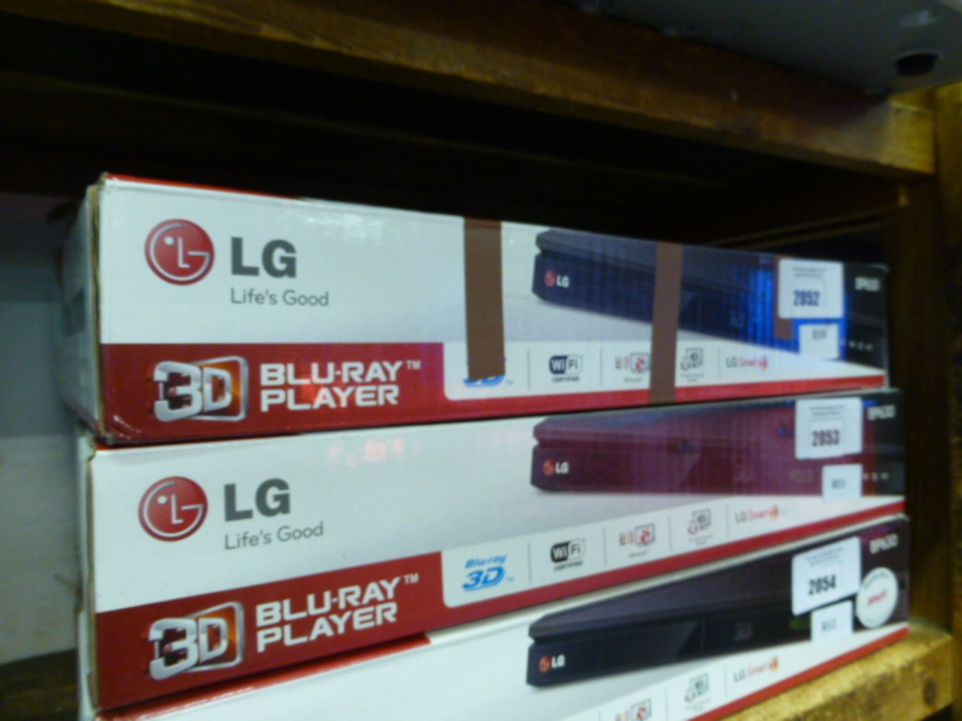 R10 LG BP630 3D Blu-ray player in box