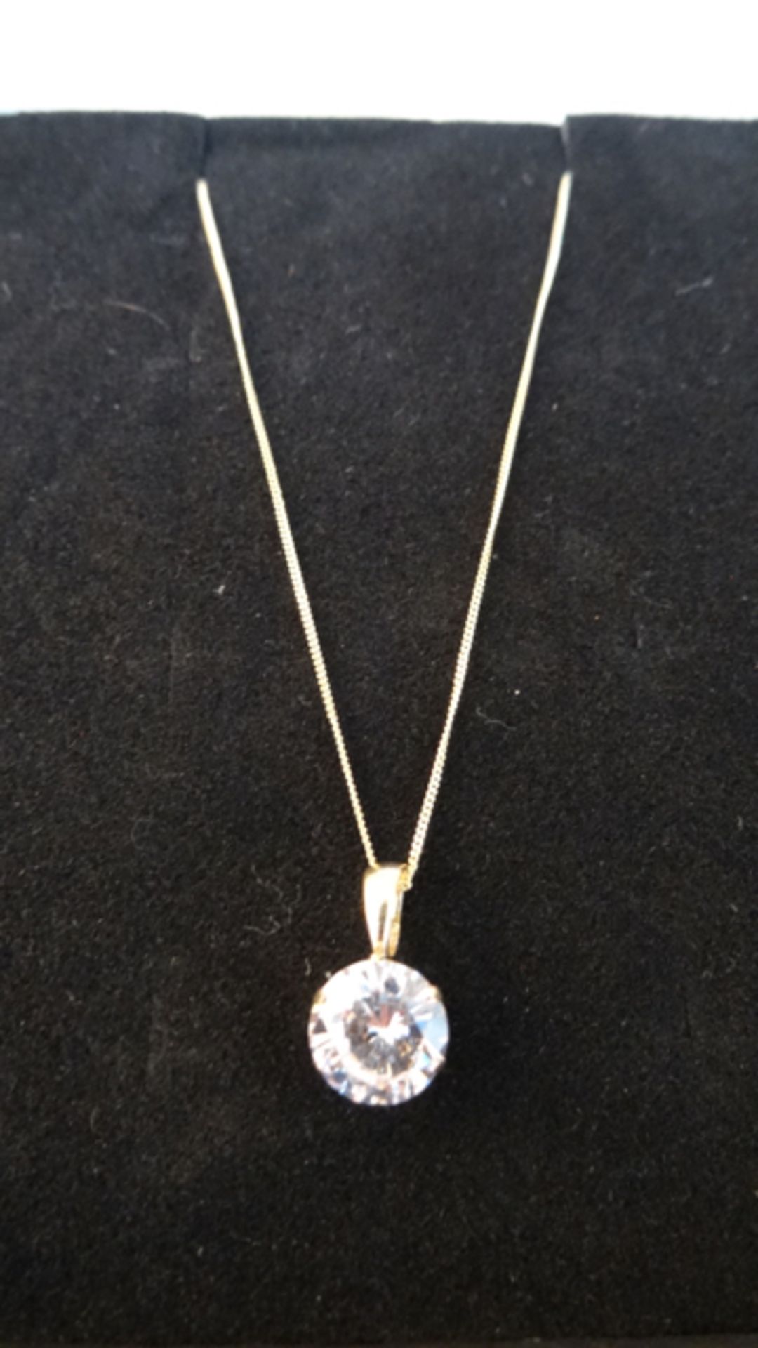 2 x 9 Carat Yellow Gold Chain with Cubic Zirconia Pendant. Retail value £158. UK TRACKED DELIVERY - Image 2 of 3