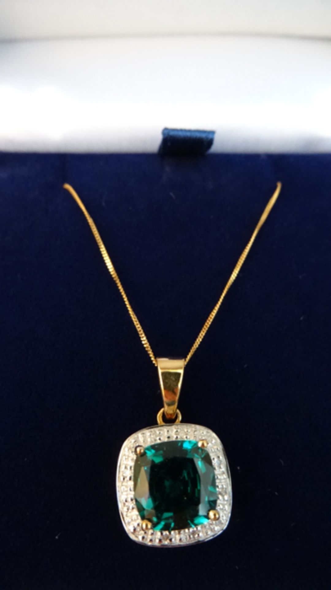 9ct Yellow Gold Chain with Emerald & Diamond Pendant. Beautiful piece, treat your loved one.