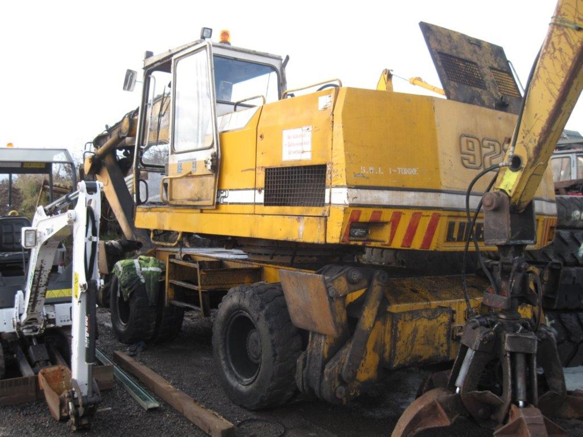 Liebherr 922 Scrap Handling Wheeled Excavator