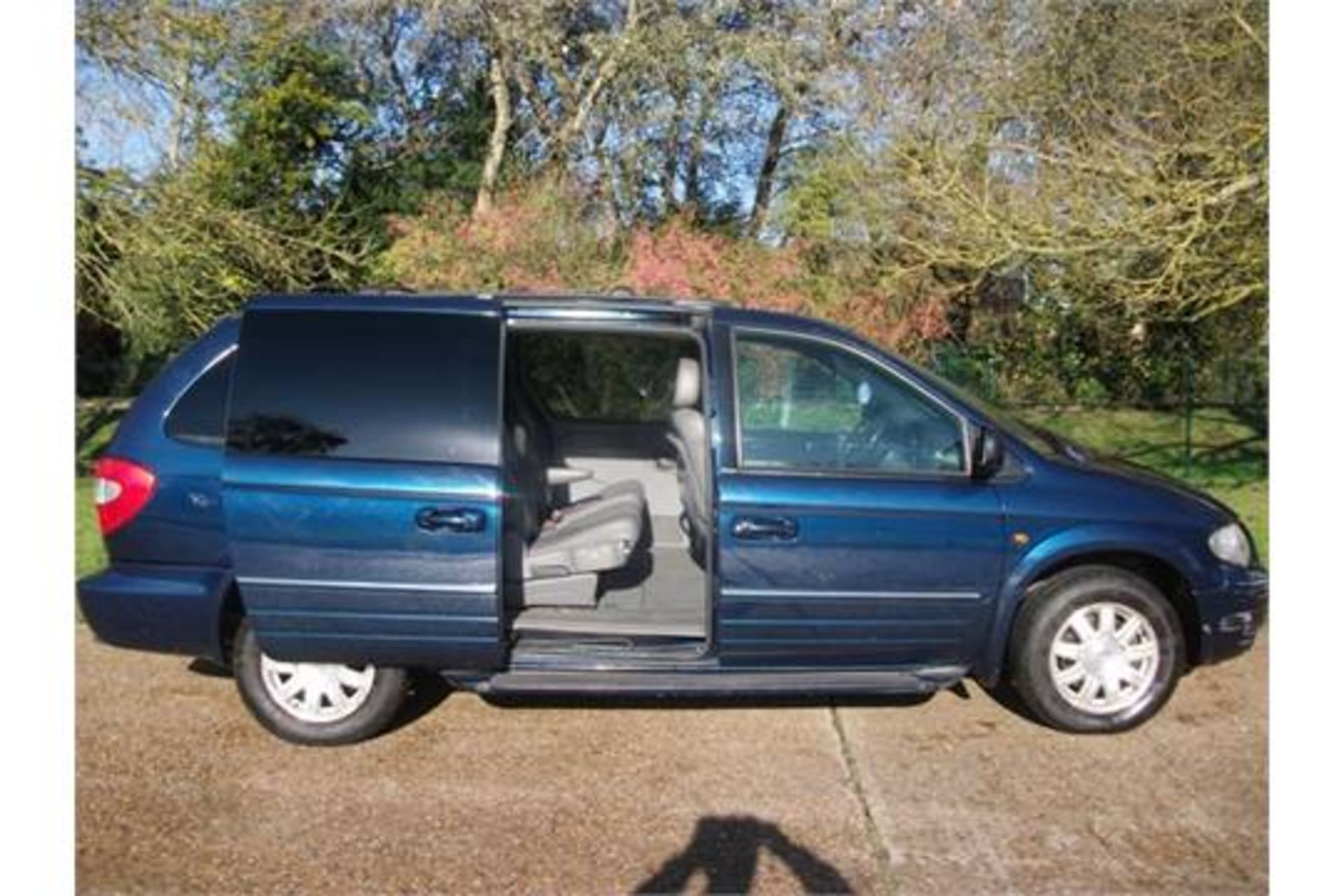 CHRYSLER GRAND VOYAGER 2.8 CRD DIESEL LIMITED 7 SEATS, STOW&GO SEATS - Image 2 of 16