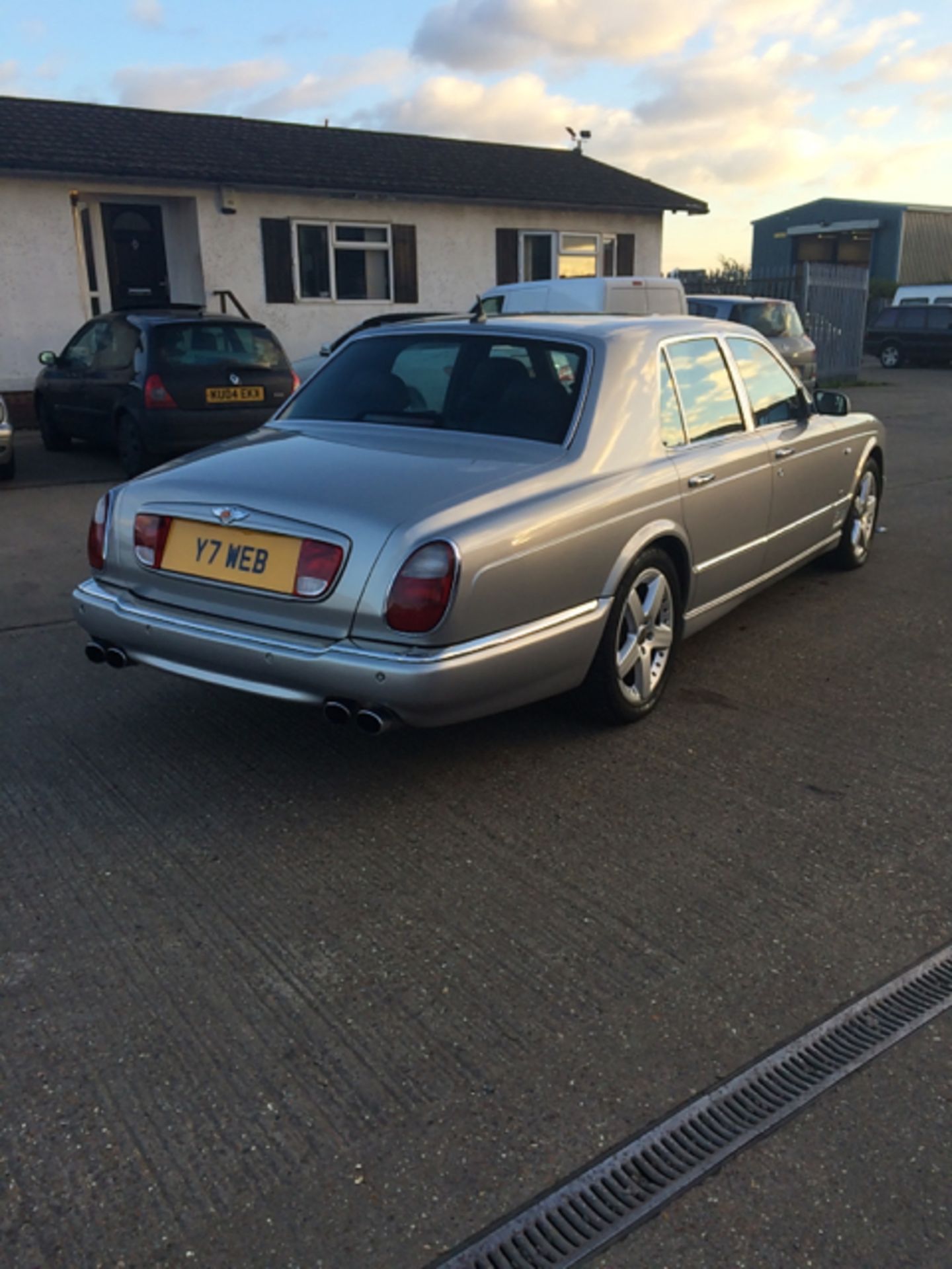 Bentley – 2001 Y Reg Silver Bentley Arnage Red Label Le Mans - Image 5 of 12