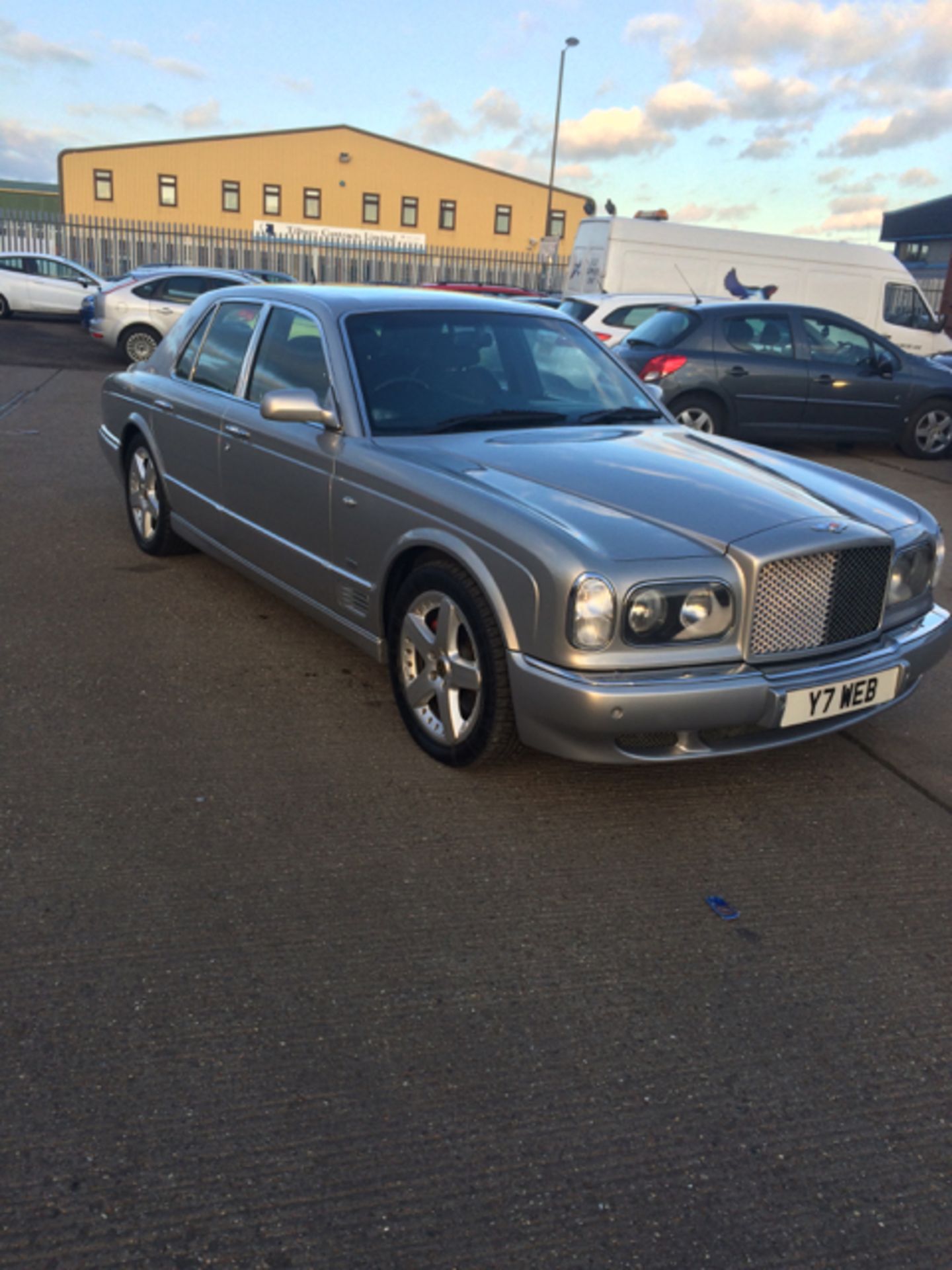 Bentley – 2001 Y Reg Silver Bentley Arnage Red Label Le Mans - Image 3 of 12