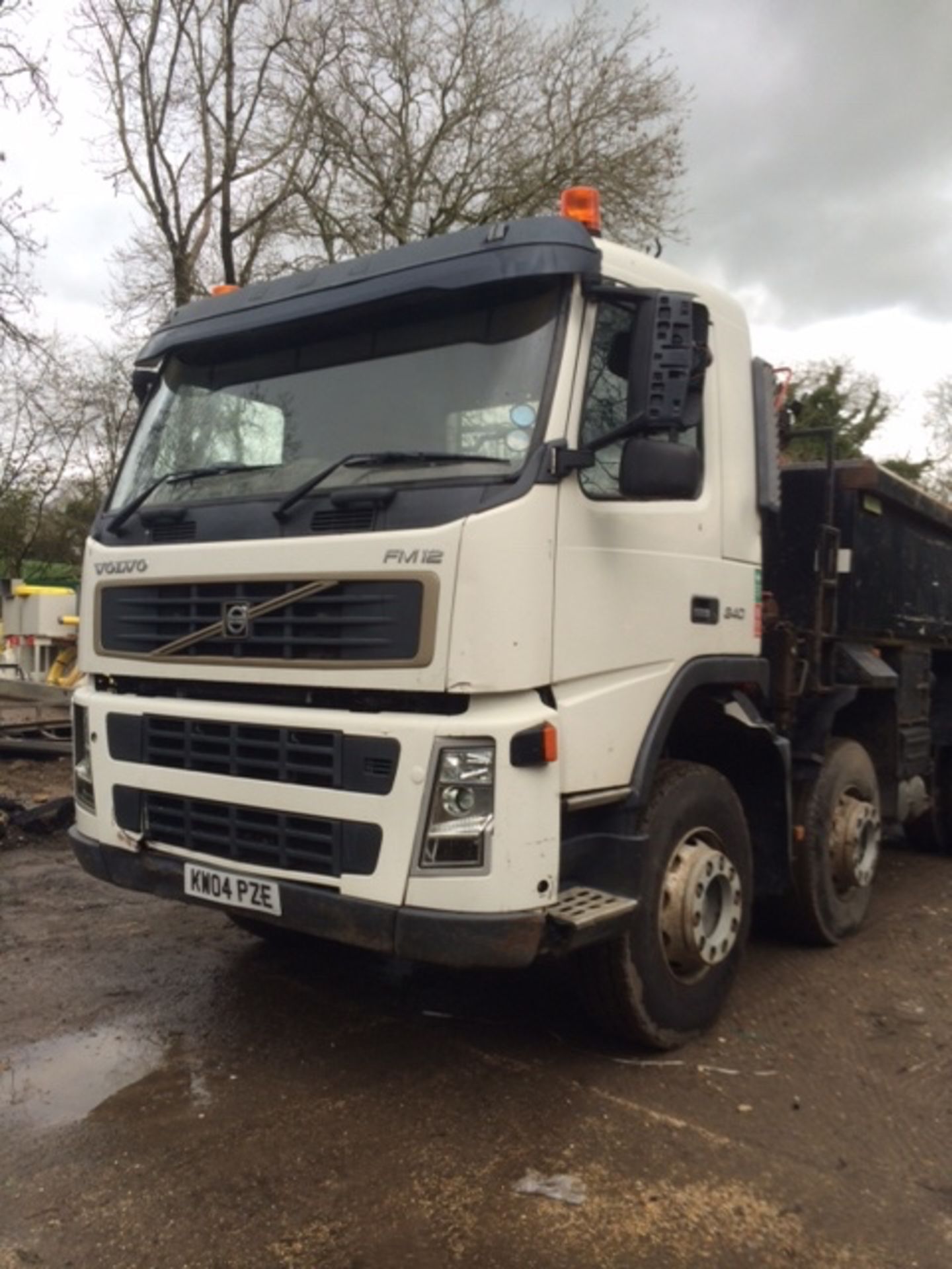 2004 Volvo FM12 8x4 Grab Lorry