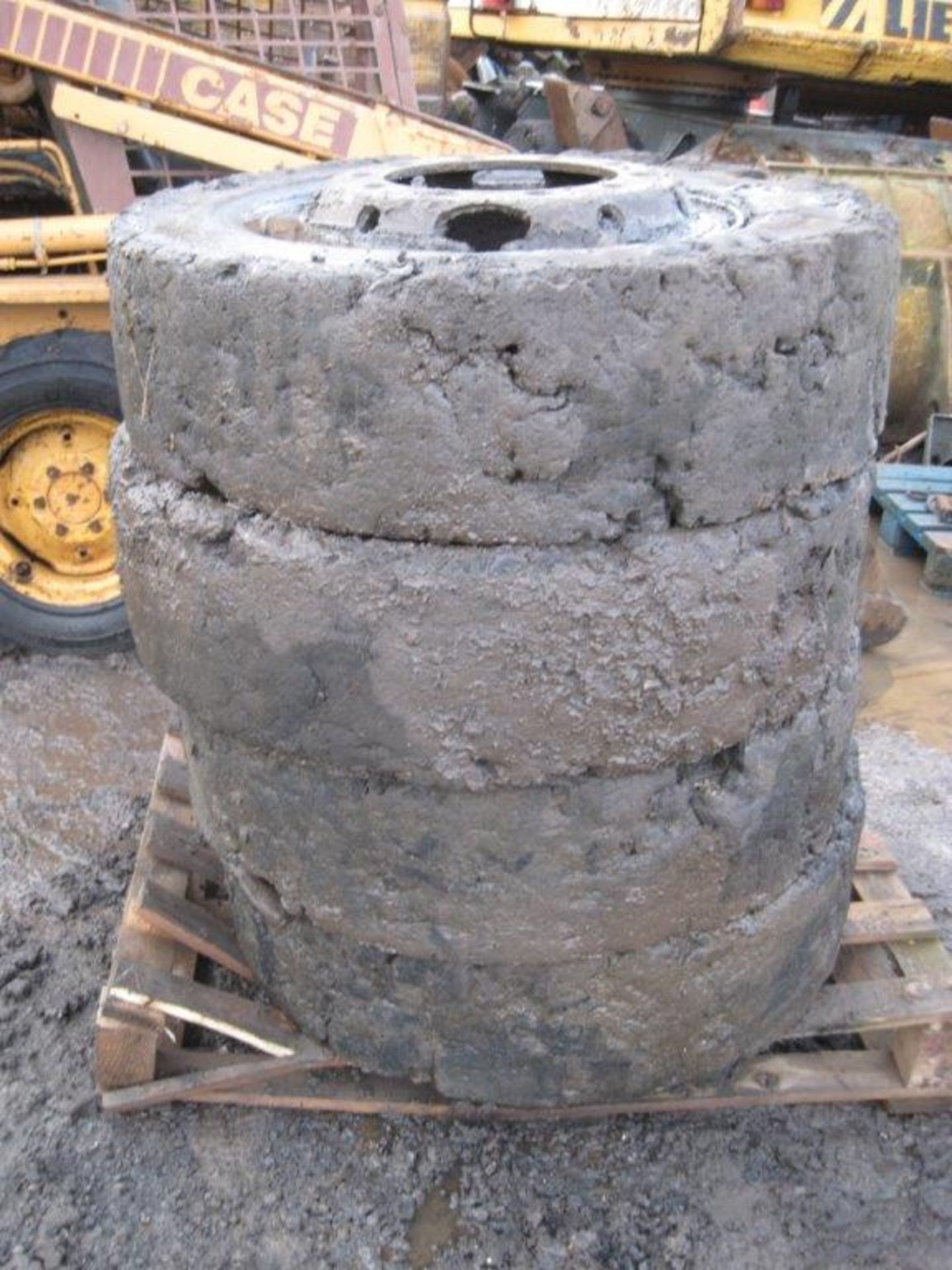 Wheeled excavator solid wheels and tyres