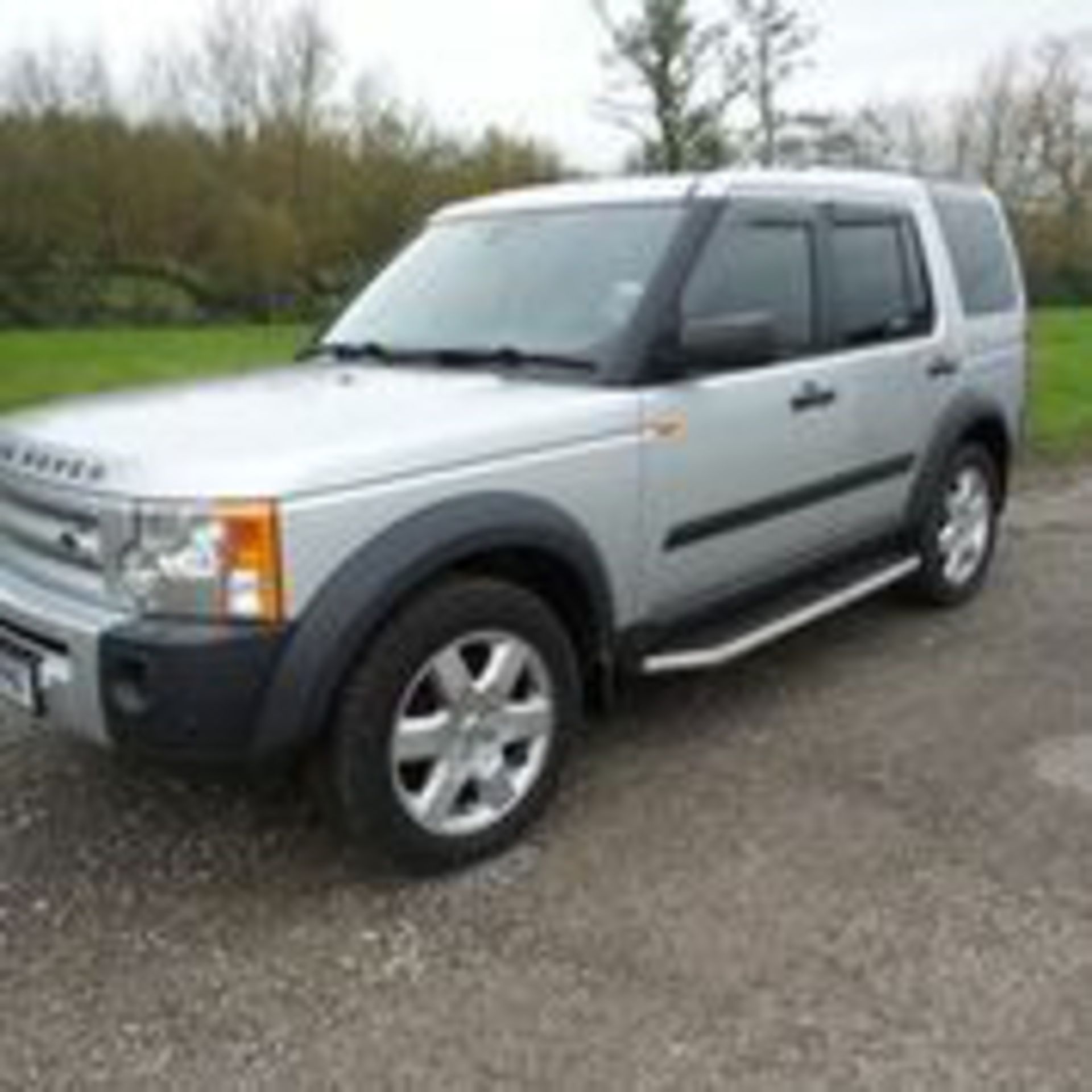 2004 DISCOVERY 3 TDV6 HSE AUTO IN SILVER WITH BLACK LEATHER,TOTAL HSE SPEC.

Black Full leather - Image 3 of 6