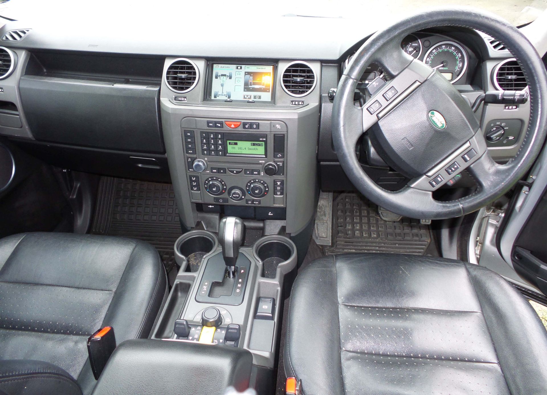 2004 DISCOVERY 3 TDV6 HSE AUTO IN SILVER WITH BLACK LEATHER,TOTAL HSE SPEC.

Black Full leather - Image 2 of 6