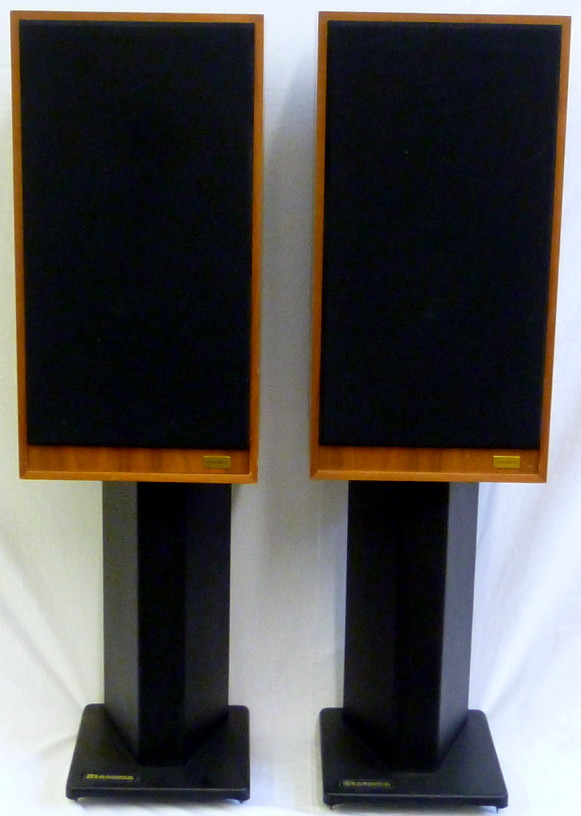 A Pair of SPENDOR SP2 Stand Mounted LoudSpeakers. NOTE: Spendor have been developing Loudspeakers