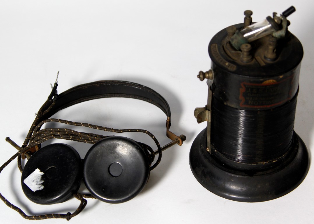 A 1923 J W B Brownie crystal radio