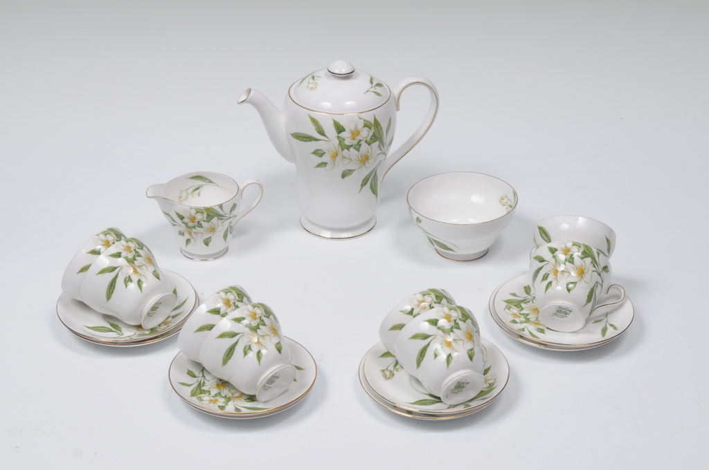 A SHELLEY SYRINGA PATTERN COFFEE SERVICE, comprising coffee pot, eight cups, eight saucers, cream