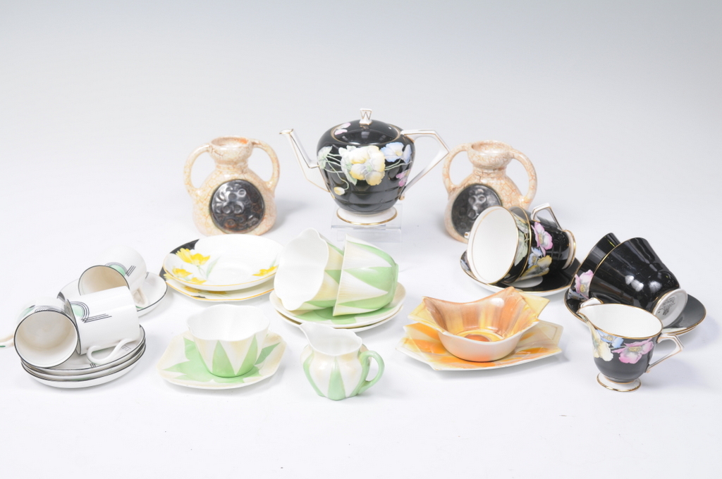 A PARAGON ART DECO PART TEA SERVICE, comprising a bullet shaped tea pot, the black ground printed