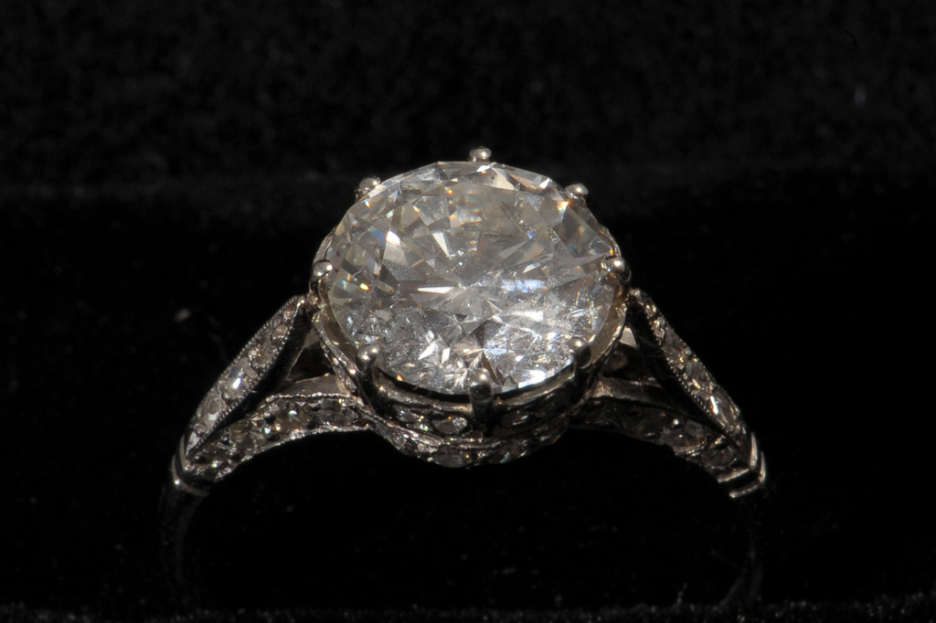 A MODERN SINGLE STONE RING, Claw set brilliant cut diamond estimated to weigh 2.10cts. Coronet mount