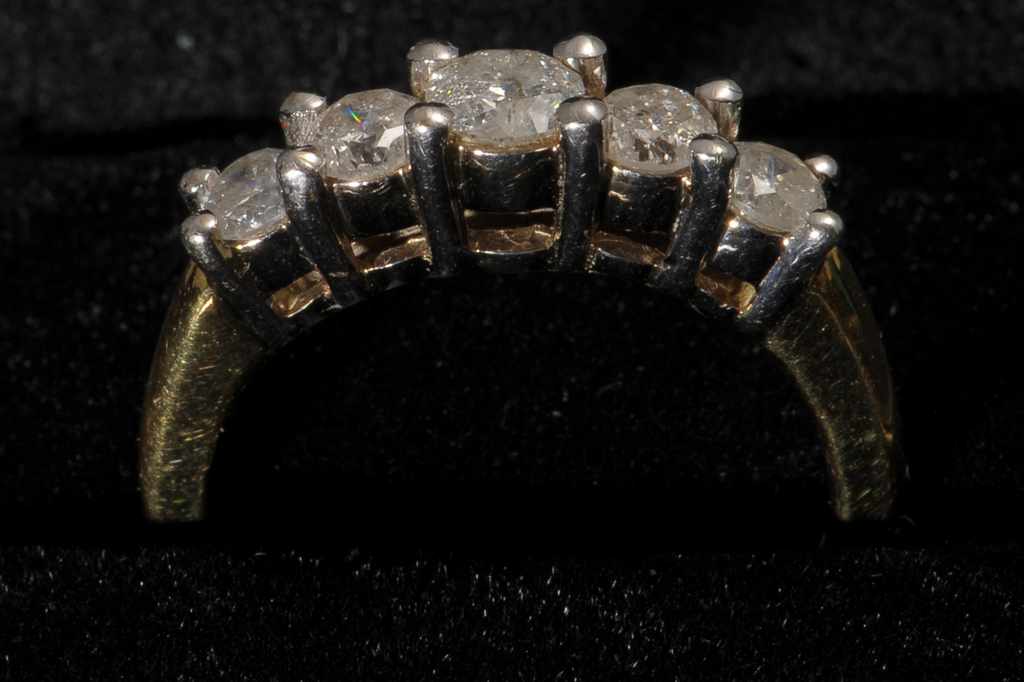 AN 18CT GOLD AND FIVE STONE DIAMOND RING, circa 2010 and London assay. Claw set brilliant cut