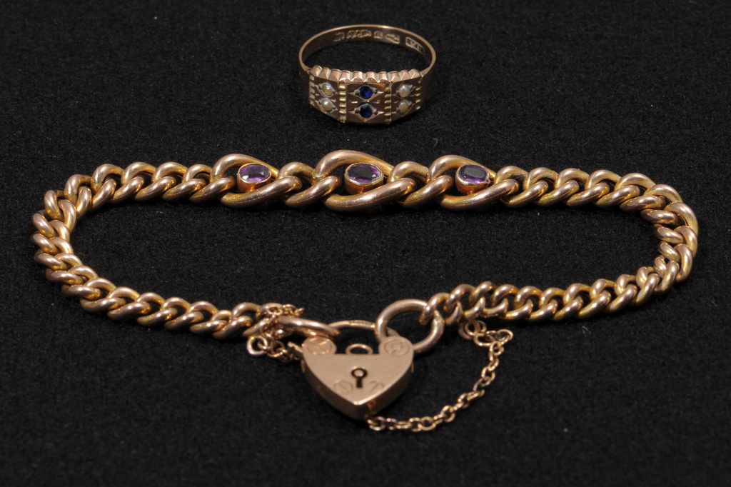 A HOLLOW CURB LINK BRACELET, circa 1905. Three small central oval collet set amethysts and a small