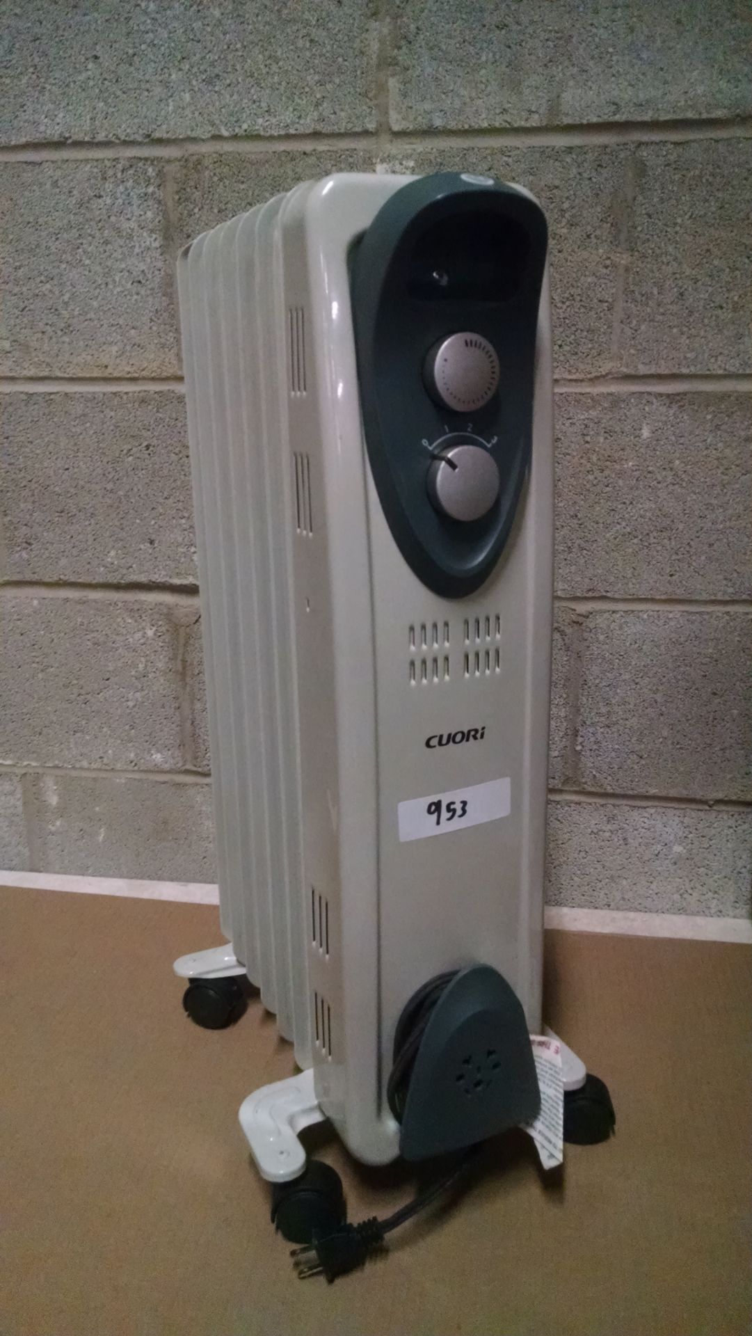 CUORI LARGE ROOM ELECTRIC RADIATOR HEATER. Retail Price in Major Home Improvement Store: $70 NA