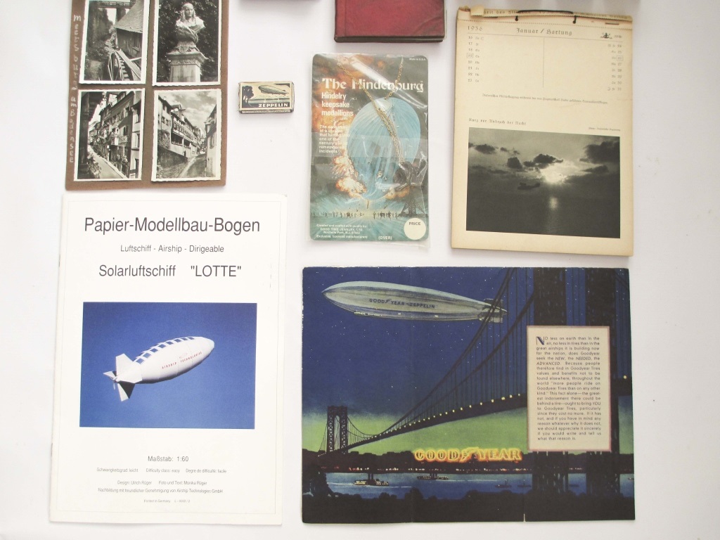 LOT OF ZEPPELIN COLLECTIBLES Including Graf Zeppelin Weltreise game, playing cards, stereoscopic - Image 2 of 7