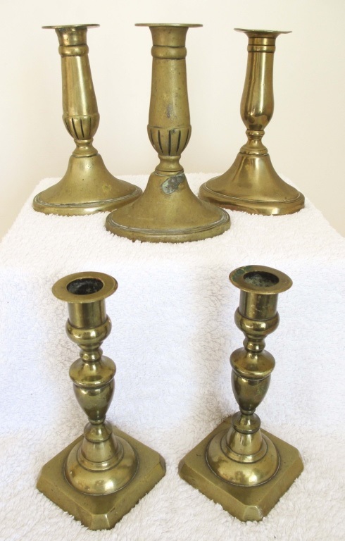 EARLY 19th CENTURY GEORGIAN BRASS CANDLESTICKS Two pairs and a single brass candlesticks. Each - Image 2 of 2