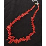 LADIES VINTAGE RED CORAL NECKLACE A red coral necklace of approx 15 inches.
