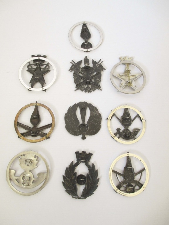 10 ITALIAN BERET BADGES White metal beret / cap badges (10) - Image 2 of 2