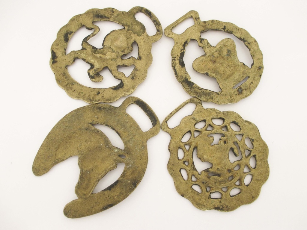 FOUR EARLY 20TH CENTURY HORSE BRASSES Horse harness brasses - Image 2 of 2