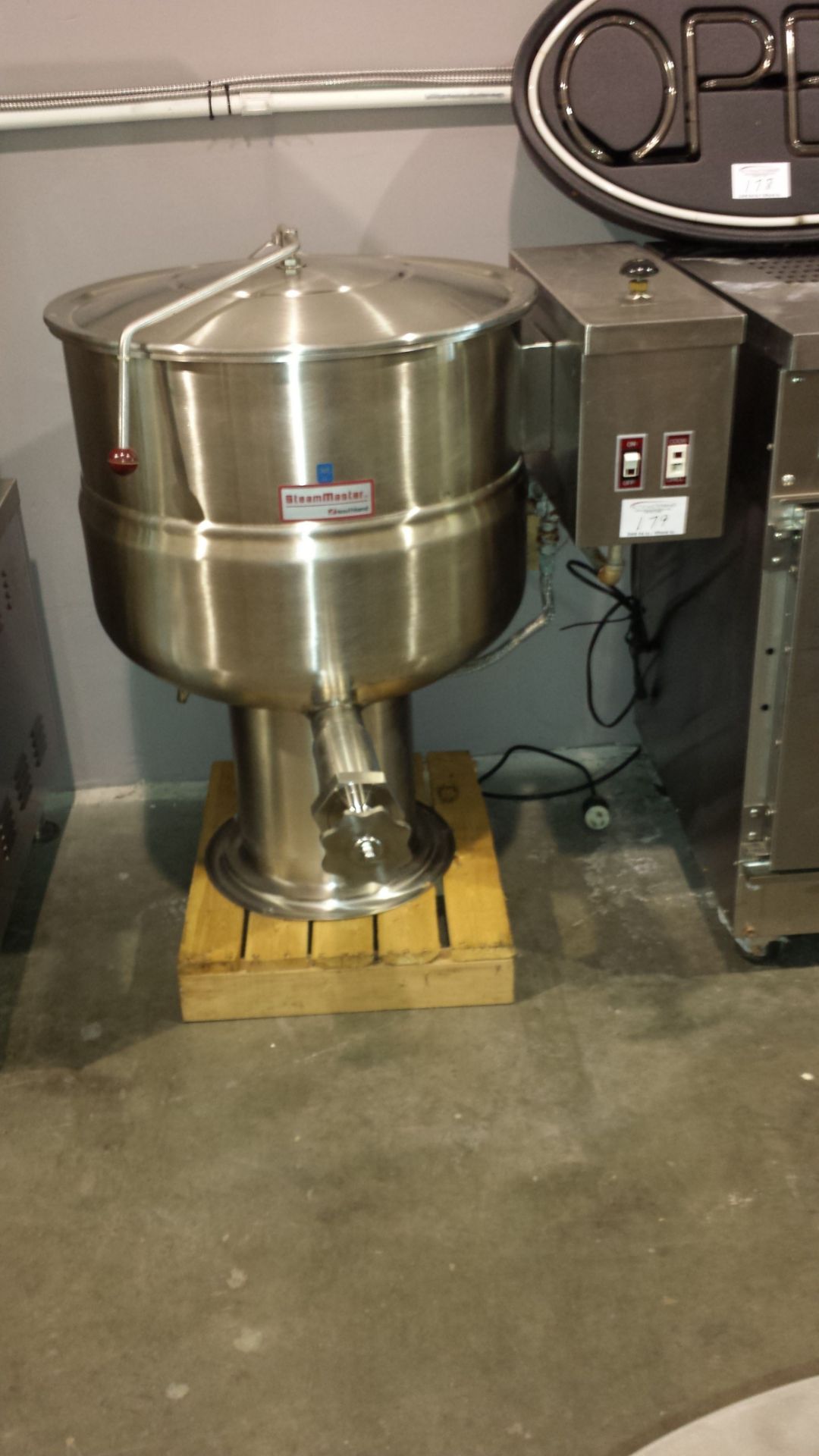 Southbend 40 gallon kettle with tangent run-off - appears have never been installed