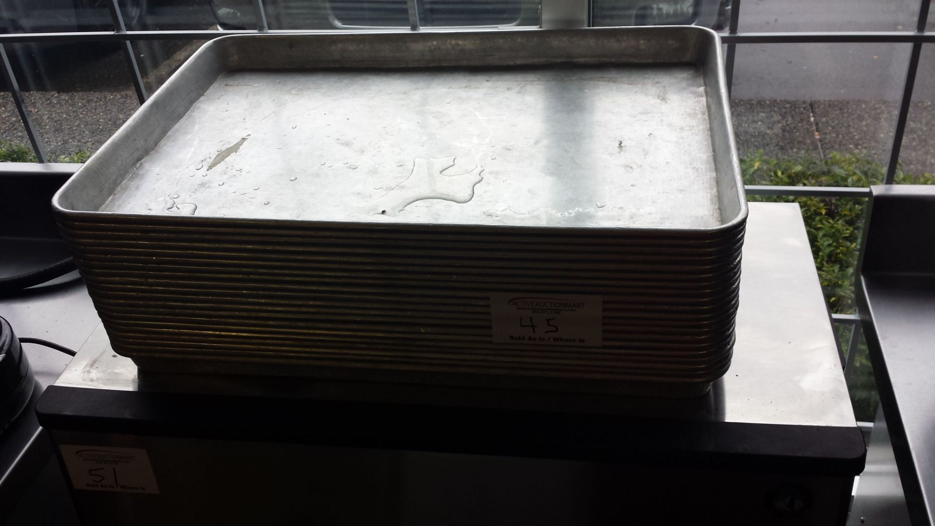 20  aluminum baking trays - 16 x 24"