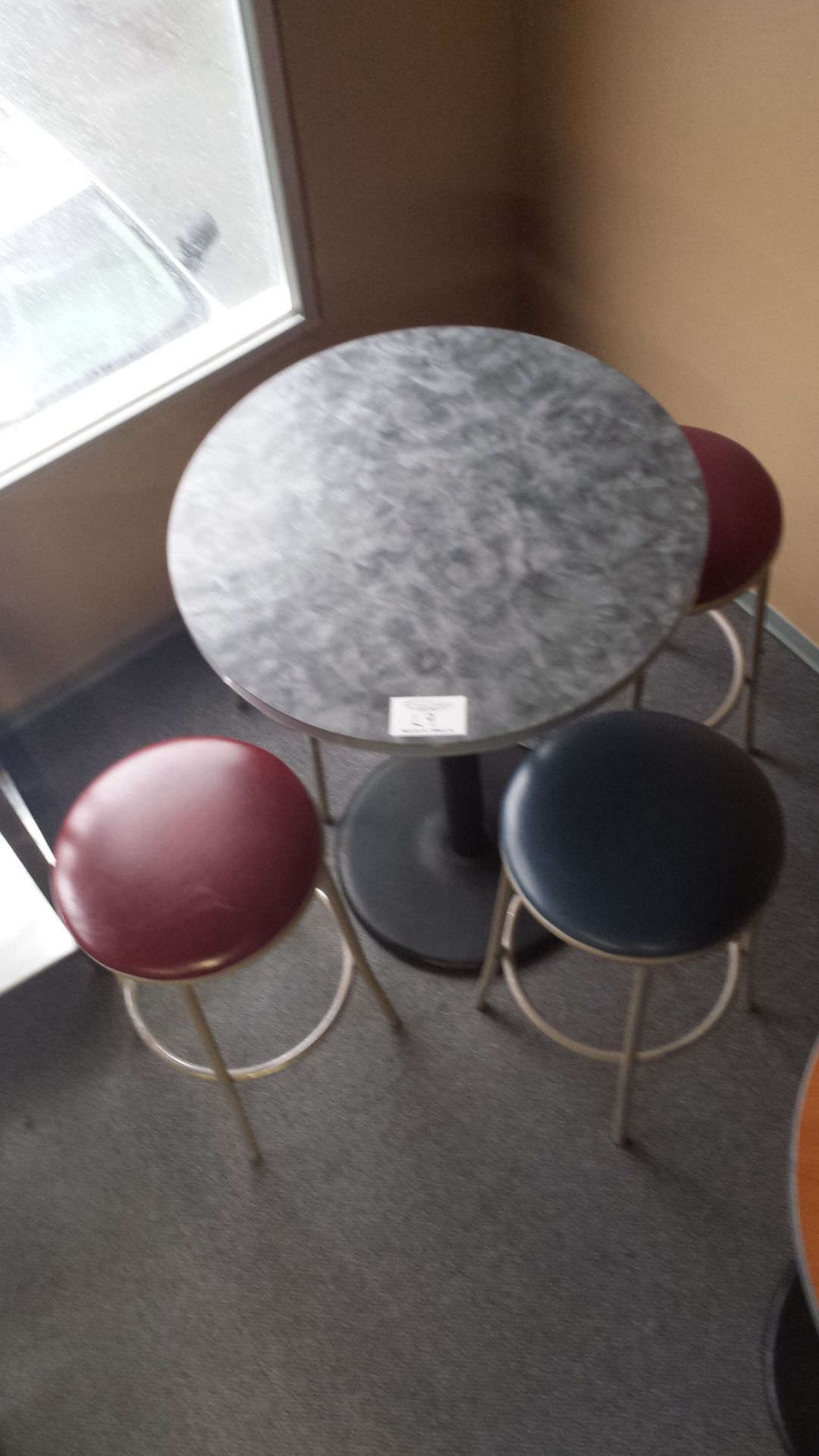 2 Tall tables with 7 metal padded bar stools