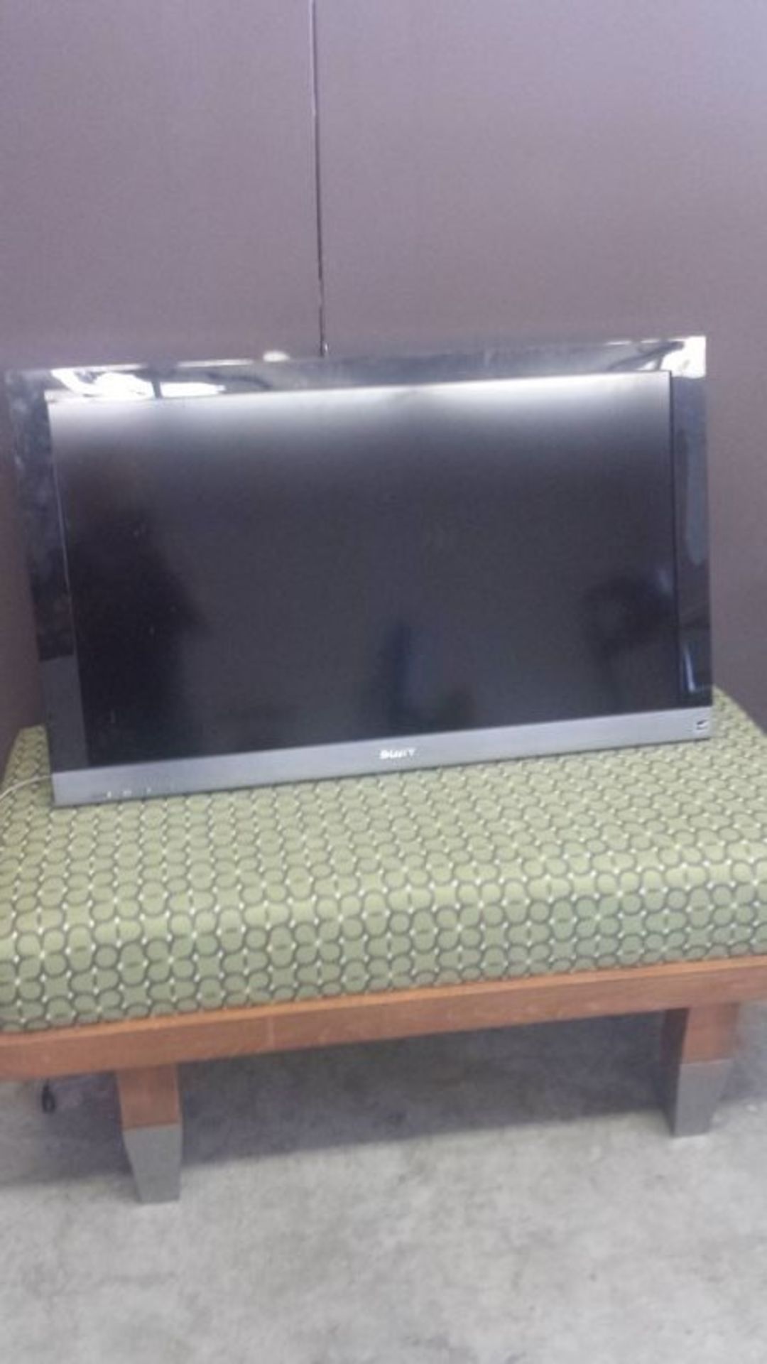 40" Sony flat screen with wall mount