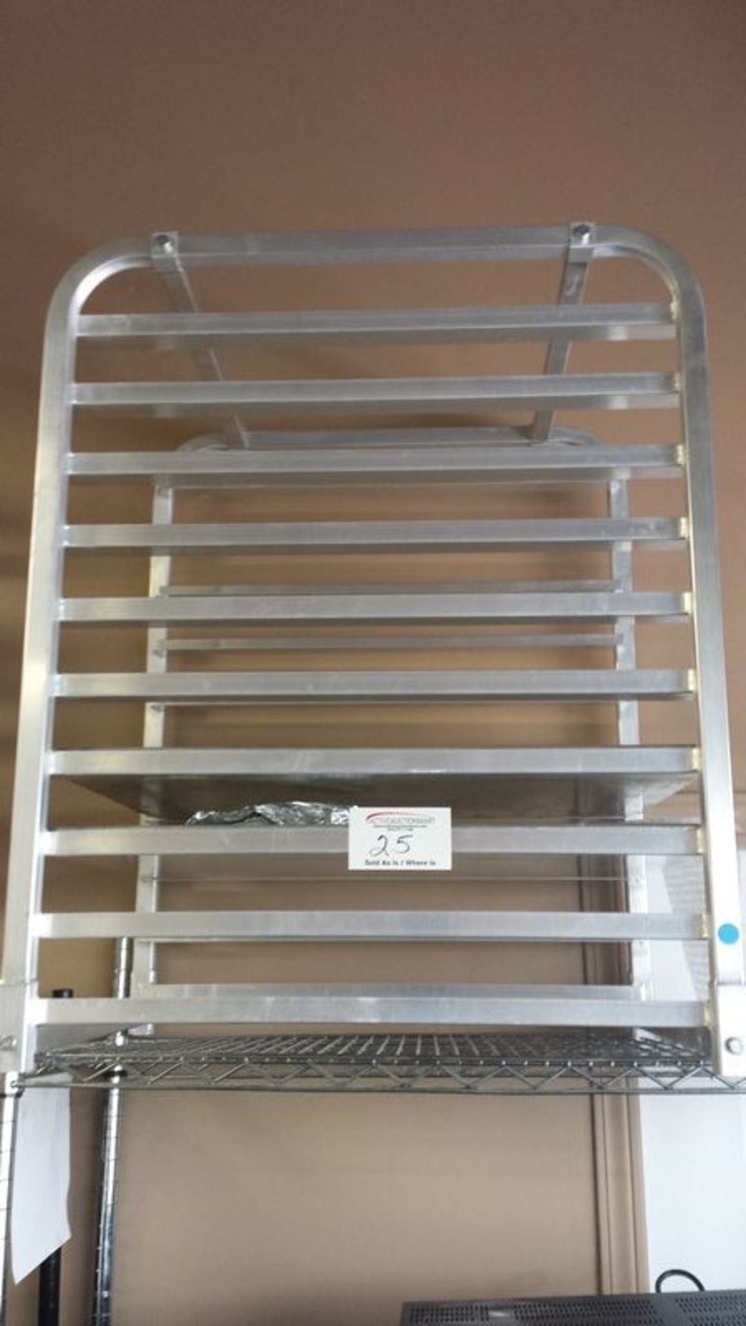 Half size bakers rack with 2 aluminum trays
